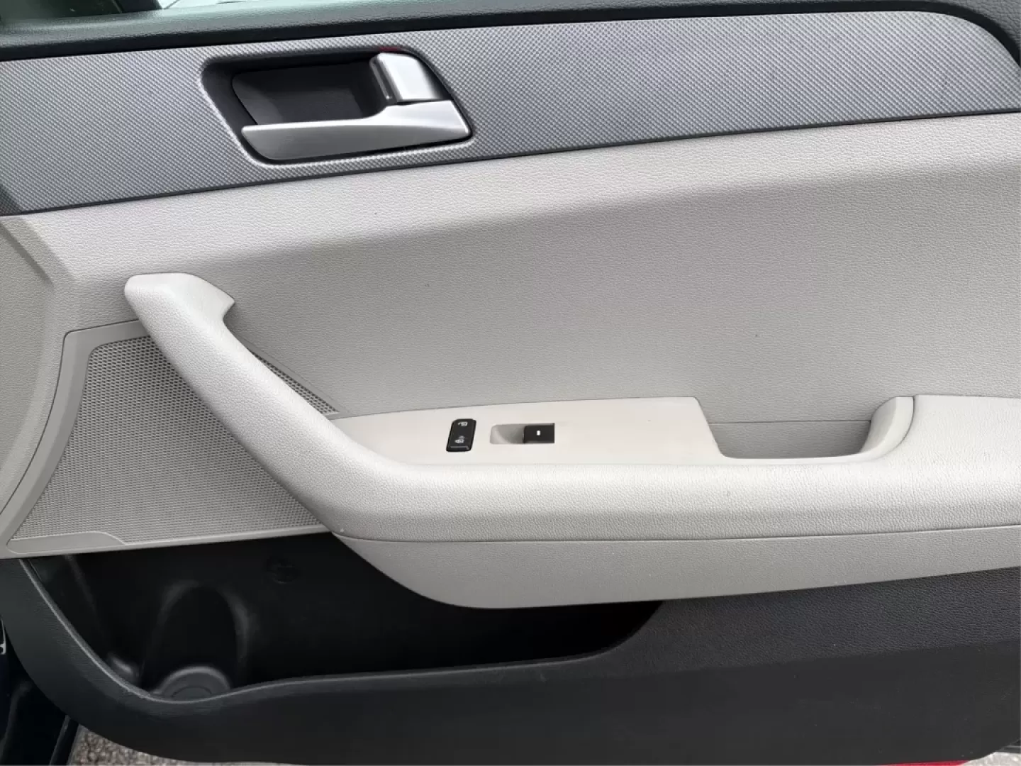 2017 Hyundai Sonata SE (5NPE24AF6HH) with an 2.4L I-4 gasoline direct injection engine, located at 8750 N County Rd 25A, Piqua, OH, 45356, (937) 908-9800, 40.164391, -84.232513 - Experience the open road like never before with the 2017 Hyundai Sonata SE, a perfect sedan for those who value style, comfort, and reliability. Whether you're commuting to work in Piqua, planning weekend getaways, or driving your family to soccer practice, this versatile vehicle is designed to meet - Photo#18