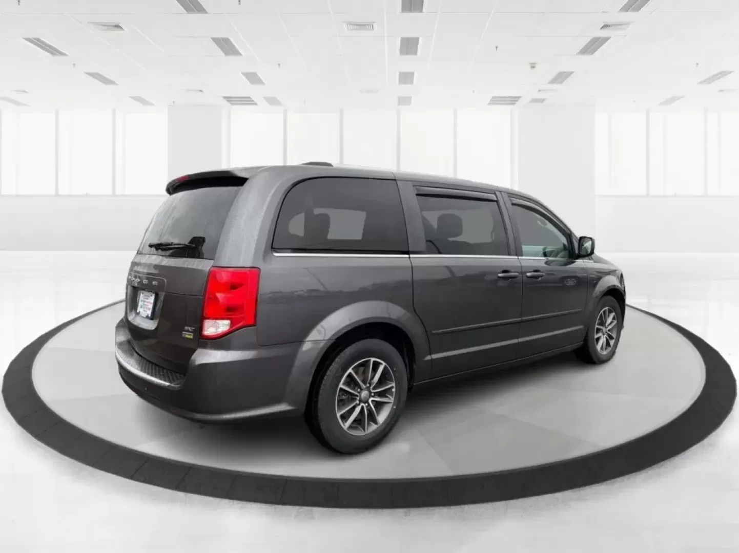 2017 Dodge Grand Caravan SXT (2C4RDGCG4HR) with an Pentastar 3.6L V-6 DOHC engine, located at 8750 N County Rd 25A, Piqua, OH, 45356, (937) 908-9800, 40.164391, -84.232513 - 2017 Dodge Grand Caravan SXT - Photo#2