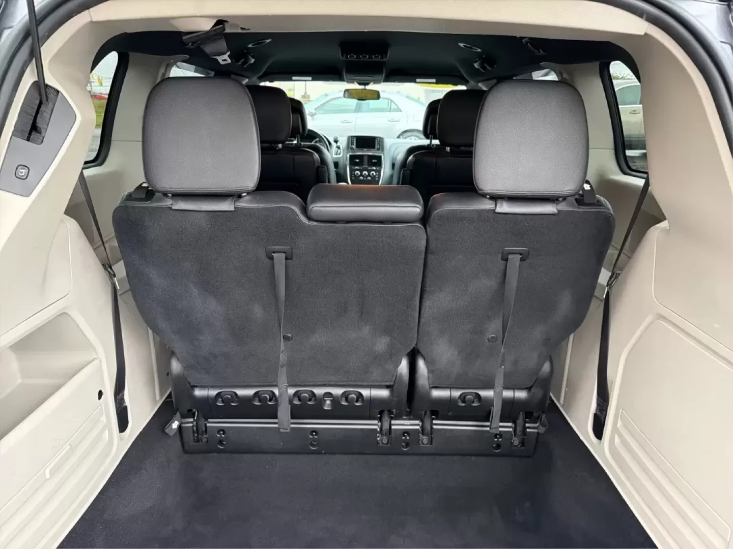 2017 Dodge Grand Caravan SXT (2C4RDGCG4HR) with an Pentastar 3.6L V-6 DOHC engine, located at 8750 N County Rd 25A, Piqua, OH, 45356, (937) 908-9800, 40.164391, -84.232513 - 2017 Dodge Grand Caravan SXT - Photo#12