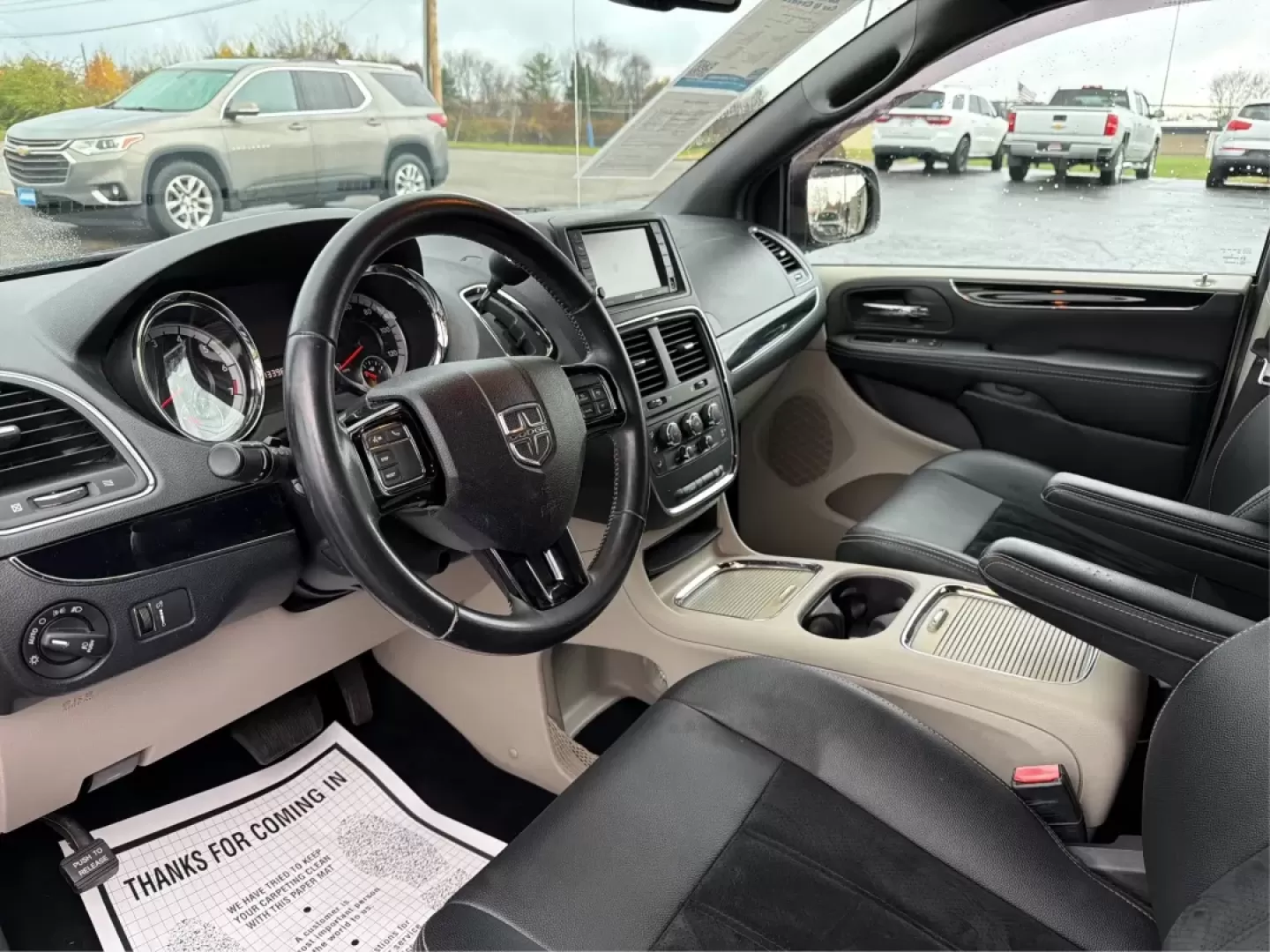 2017 Dodge Grand Caravan SXT (2C4RDGCG4HR) with an Pentastar 3.6L V-6 DOHC engine, located at 1951 S Dayton Lakeview Rd., New Carlisle, OH, 45344, (937) 908-9800, 39.890999, -84.050255 - **Drive Your Family Adventures with the 2017 Dodge Grand Caravan from Advantage Car and Credit - Piqua!**<br /> <br /> Are you ready to elevate your family outings, school runs, or weekend getaways? The 2017 Dodge Grand Caravan SXT is the perfect companion for your lifestyle. With ample space for pa - Photo#9