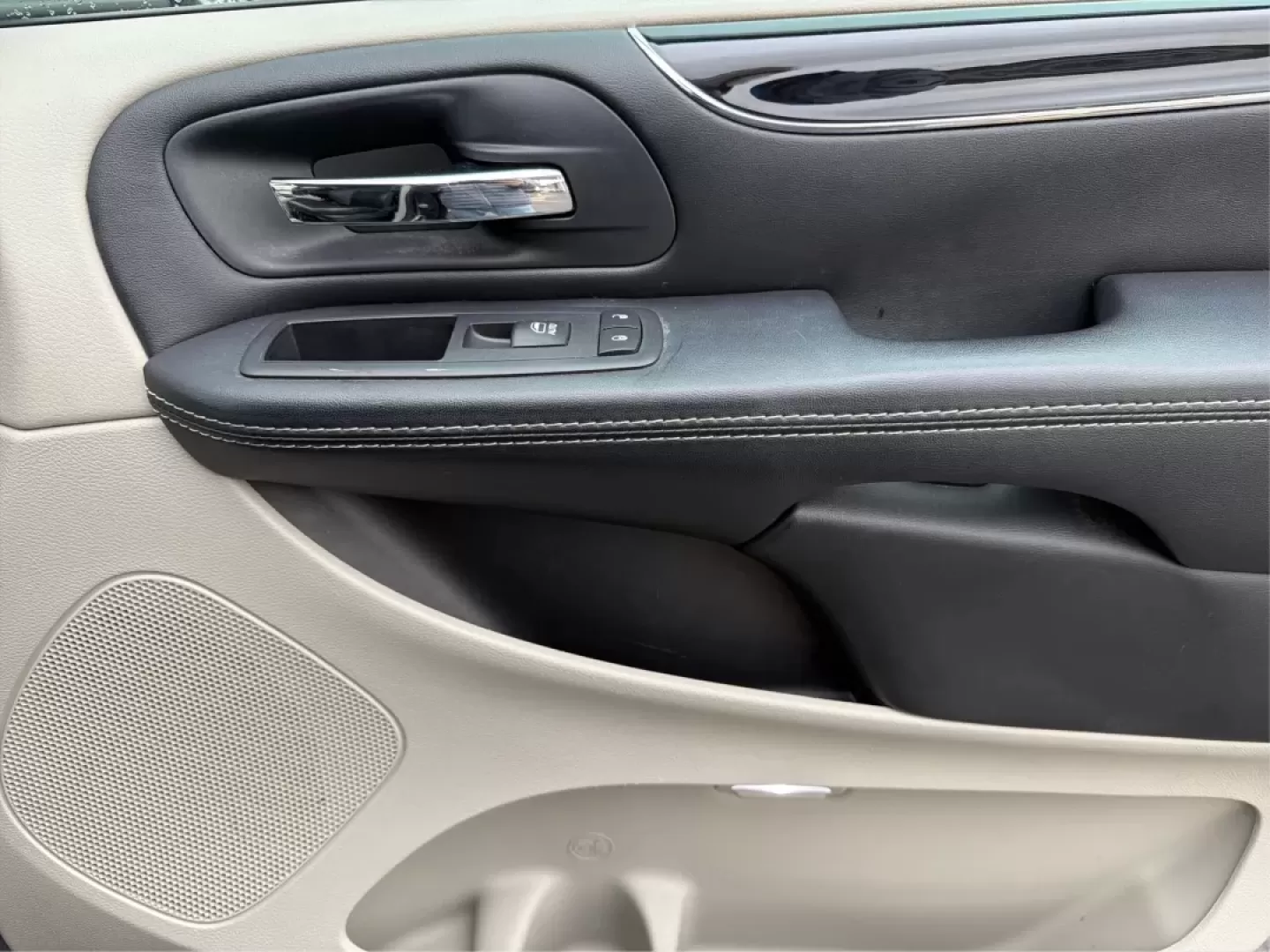 2017 Dodge Grand Caravan SXT (2C4RDGCG4HR) with an Pentastar 3.6L V-6 DOHC engine, located at 1951 S Dayton Lakeview Rd., New Carlisle, OH, 45344, (937) 908-9800, 39.890999, -84.050255 - **Drive Your Family Adventures with the 2017 Dodge Grand Caravan from Advantage Car and Credit - Piqua!**<br /> <br /> Are you ready to elevate your family outings, school runs, or weekend getaways? The 2017 Dodge Grand Caravan SXT is the perfect companion for your lifestyle. With ample space for pa - Photo#20