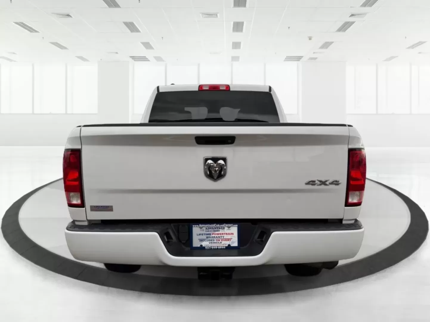 2018 Ram 1500 Express Crew Cab 4x4 5'7 Box (1C6RR7KG7JS) with an Other engine, located at 1230 East Main St, Xenia, OH, 45385, (937) 908-9800, 39.688026, -83.910172 - **Unleash Your Adventurous Side with the 2018 Ram 1500 Express Crew Cab 4x4!** <br /> <br /> If you're a weekend warrior or need a reliable truck for your daily commute, the 2018 Ram 1500 Express Crew Cab is ready to take on any challenge you throw its way. Perfect for outdoor enthusiasts and growin - Photo#3