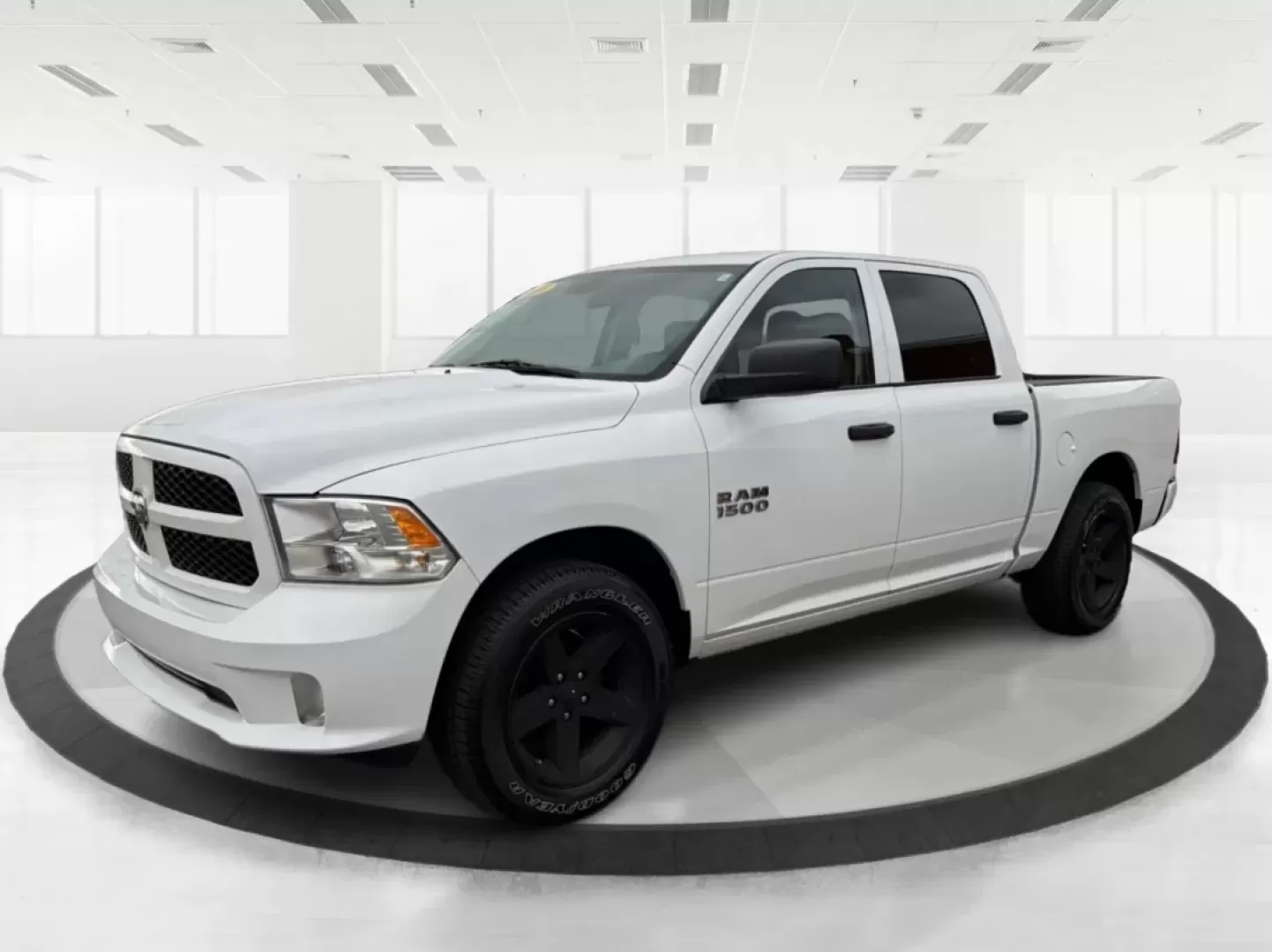 2018 Ram 1500 Express Crew Cab 4x4 5'7 Box (1C6RR7KG7JS) with an Other engine, located at 1230 East Main St, Xenia, OH, 45385, (937) 908-9800, 39.688026, -83.910172 - **Unleash Your Adventurous Side with the 2018 Ram 1500 Express Crew Cab 4x4!** <br /> <br /> If you're a weekend warrior or need a reliable truck for your daily commute, the 2018 Ram 1500 Express Crew Cab is ready to take on any challenge you throw its way. Perfect for outdoor enthusiasts and growin - Photo#8