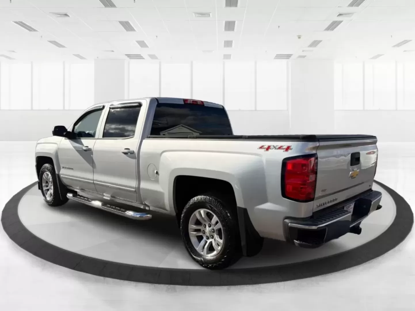 2016 Chevrolet Silverado 1500 1LT (1GCUKREC8GF) with an EcoTec3 5.3L V-8 gasoline direct injection engine, located at 880 E. National Road, Vandalia, OH, 45377, (937) 908-9800, 39.891918, -84.183594 - **Discover the Ultimate Adventure with the 2016 Chevrolet Silverado 1500 at Advantage Car and Credit - Vandalia!**<br /> <br /> Are you ready to elevate your driving experience and tackle the open road with confidence? Look no further than our stunning 2016 Chevrolet Silverado 1500, available now at - Photo#4