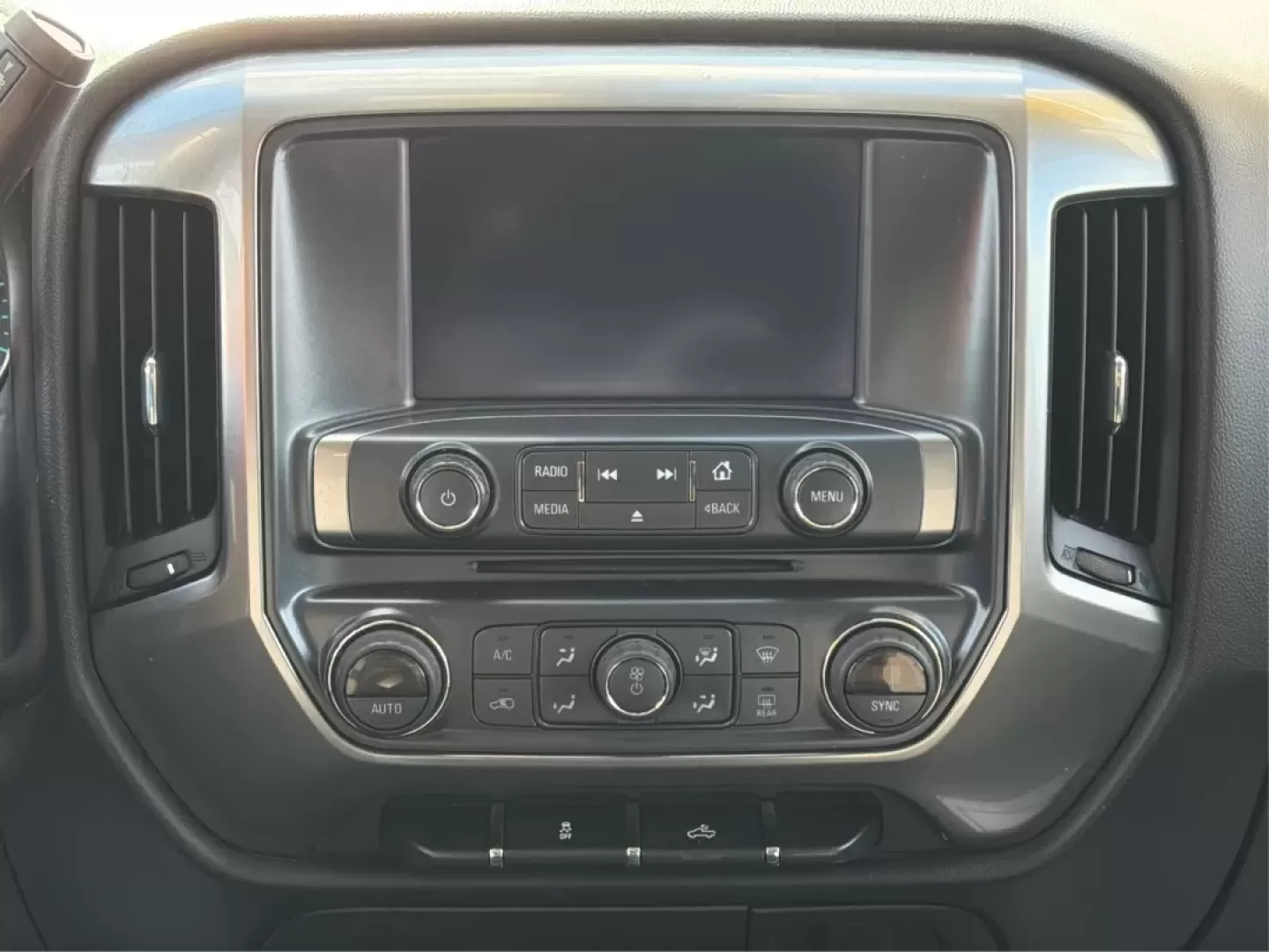 2016 Chevrolet Silverado 1500 1LT (1GCUKREC8GF) with an EcoTec3 5.3L V-8 gasoline direct injection engine, located at 880 E. National Road, Vandalia, OH, 45377, (937) 908-9800, 39.891918, -84.183594 - **Discover the Ultimate Adventure with the 2016 Chevrolet Silverado 1500 at Advantage Car and Credit - Vandalia!**<br /> <br /> Are you ready to elevate your driving experience and tackle the open road with confidence? Look no further than our stunning 2016 Chevrolet Silverado 1500, available now at - Photo#12