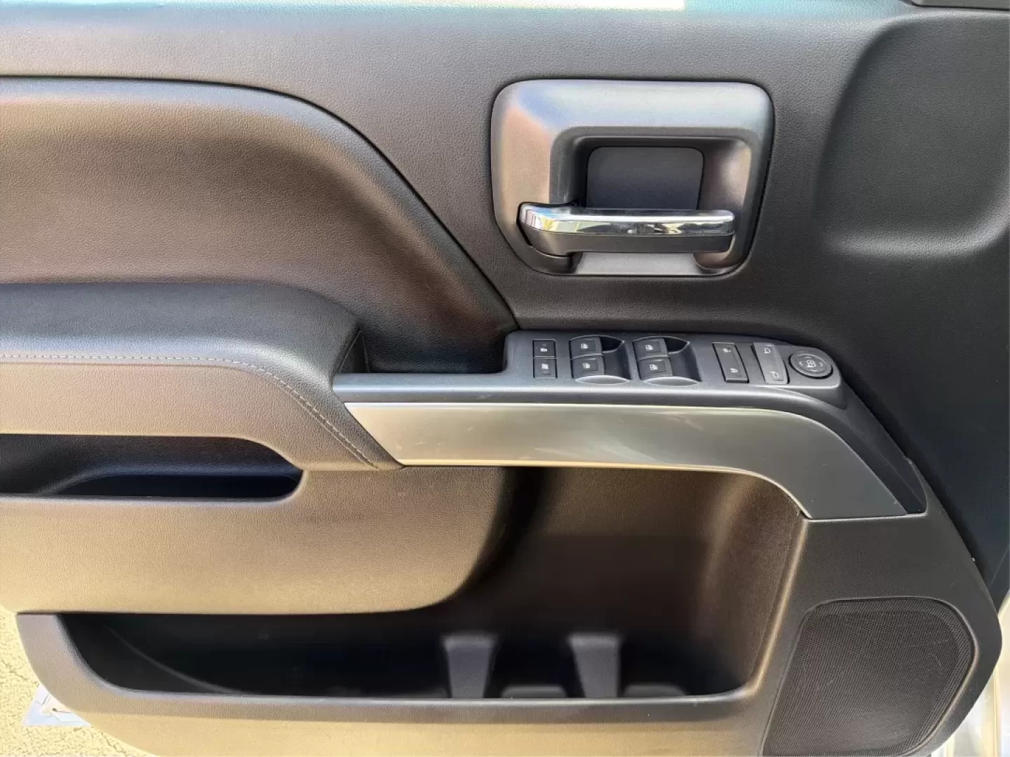 2016 Chevrolet Silverado 1500 1LT (1GCUKREC8GF) with an EcoTec3 5.3L V-8 gasoline direct injection engine, located at 880 E. National Road, Vandalia, OH, 45377, (937) 908-9800, 39.891918, -84.183594 - **Discover the Ultimate Adventure with the 2016 Chevrolet Silverado 1500 at Advantage Car and Credit - Vandalia!**<br /> <br /> Are you ready to elevate your driving experience and tackle the open road with confidence? Look no further than our stunning 2016 Chevrolet Silverado 1500, available now at - Photo#18