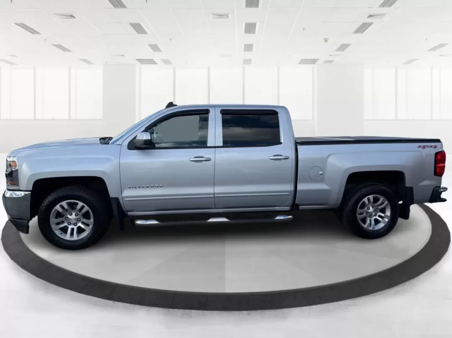 2016 Chevrolet Silverado 1500 1LT (1GCUKREC8GF) with an EcoTec3 5.3L V-8 gasoline direct injection engine, located at 4508 South Dixie Dr, Moraine, OH, 45439, (937) 908-9800, 39.689976, -84.218452 - **Discover the Ultimate Adventure with the 2016 Chevrolet Silverado 1500 at Advantage Car and Credit - Vandalia!**<br /> <br /> Are you ready to elevate your driving experience and tackle the open road with confidence? Look no further than our stunning 2016 Chevrolet Silverado 1500, available now at - Photo#5