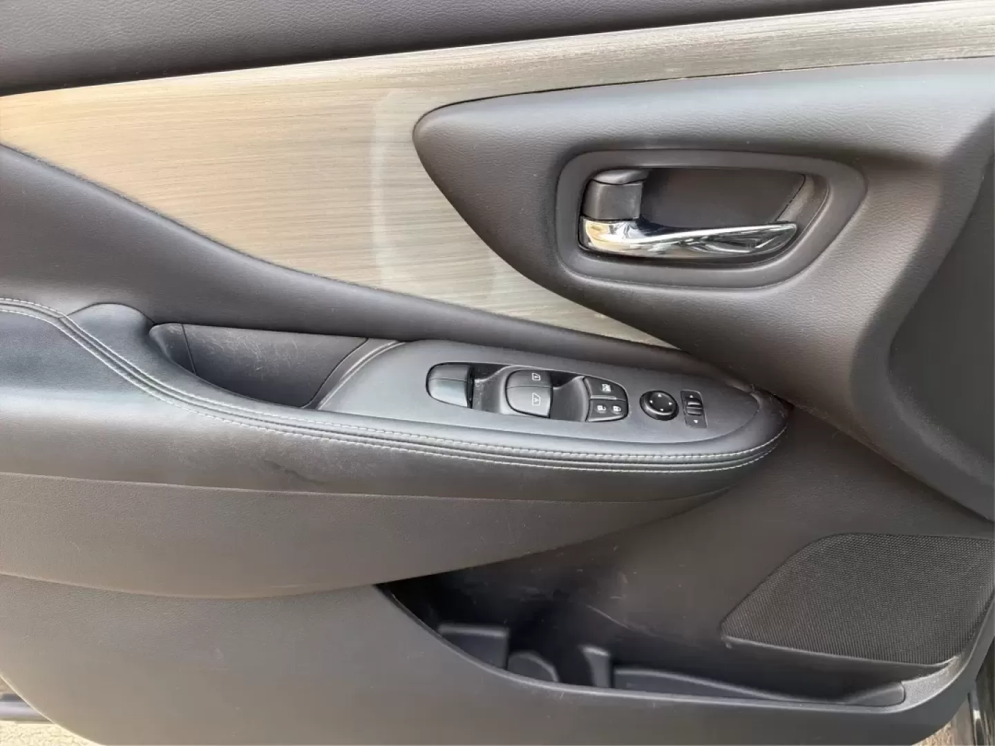 2016 Nissan Murano S (5N1AZ2MH1GN) with an 3.5L V-6 DOHC engine, located at 1951 S Dayton Lakeview Rd., New Carlisle, OH, 45344, (937) 908-9800, 39.890999, -84.050255 - **Elevate Your Daily Drive with the 2016 Nissan Murano S Perfect for Families and Adventurers Alike!**<br /> <br /> Are you in search of a vehicle that seamlessly blends style, comfort, and performance? Look no further than this stunning **2016 Nissan Murano S**, available now at **Advantage Car an - Photo#17