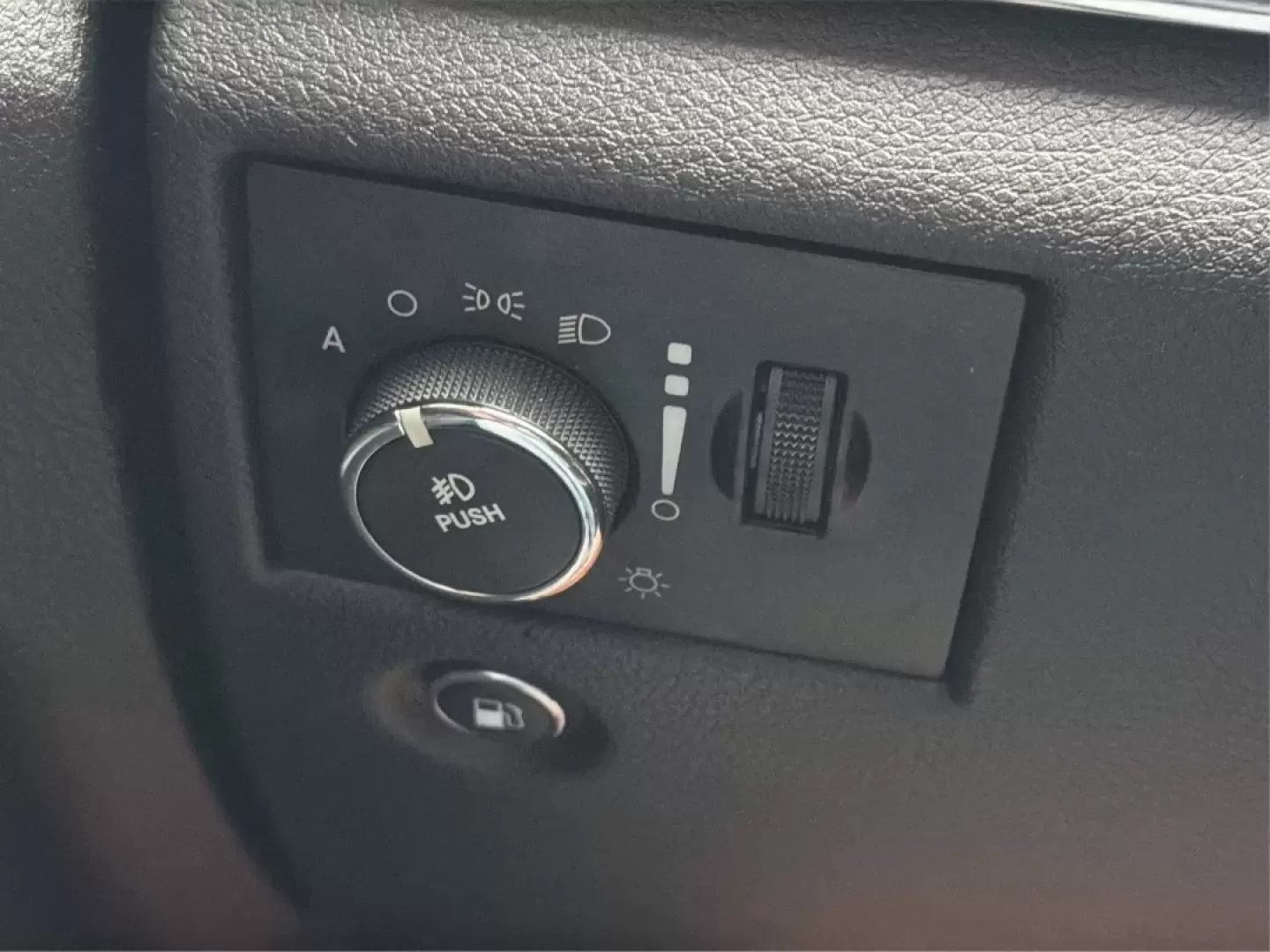 2014 Jeep Grand Cherokee Limited (1C4RJFBG9EC) with an Other engine, located at 880 E. National Road, Vandalia, OH, 45377, (937) 908-9800, 39.891918, -84.183594 - **Adventure Awaits: Drive Home a 2014 Jeep Grand Cherokee Limited Today!**<br /> <br /> Are you ready to elevate your driving experience? Picture yourself and your loved ones embarking on weekend getaways or daily commutes in the rugged yet refined 2014 Jeep Grand Cherokee Limited. This SUV isn't ju - Photo#17