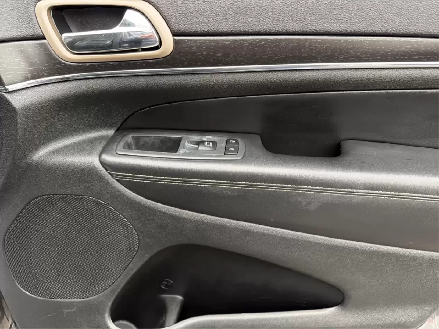 2014 Jeep Grand Cherokee Limited (1C4RJFBG9EC) with an Other engine, located at 880 E. National Road, Vandalia, OH, 45377, (937) 908-9800, 39.891918, -84.183594 - **Adventure Awaits: Drive Home a 2014 Jeep Grand Cherokee Limited Today!**<br /> <br /> Are you ready to elevate your driving experience? Picture yourself and your loved ones embarking on weekend getaways or daily commutes in the rugged yet refined 2014 Jeep Grand Cherokee Limited. This SUV isn't ju - Photo#20