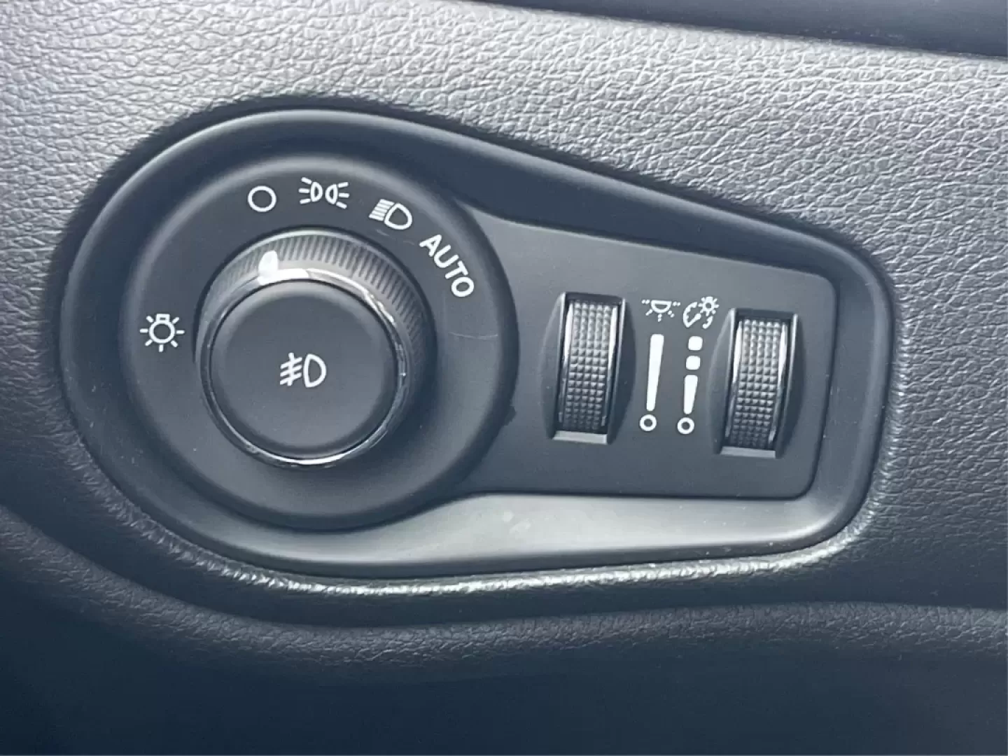 2018 Jeep Renegade Latitude 4x4 (ZACCJBBB5JP) with an Other engine, located at 1951 S Dayton Lakeview Rd., New Carlisle, OH, 45344, (937) 908-9800, 39.890999, -84.050255 - **Explore New Adventures with the 2018 Jeep Renegade Latitude 4x4!**<br /> <br /> Are you ready to elevate your adventures with a vehicle that perfectly balances style, comfort, and capability? Look no further than this striking 2018 Jeep Renegade Latitude 4x4, available now at Advantage Car and Cre - Photo#16