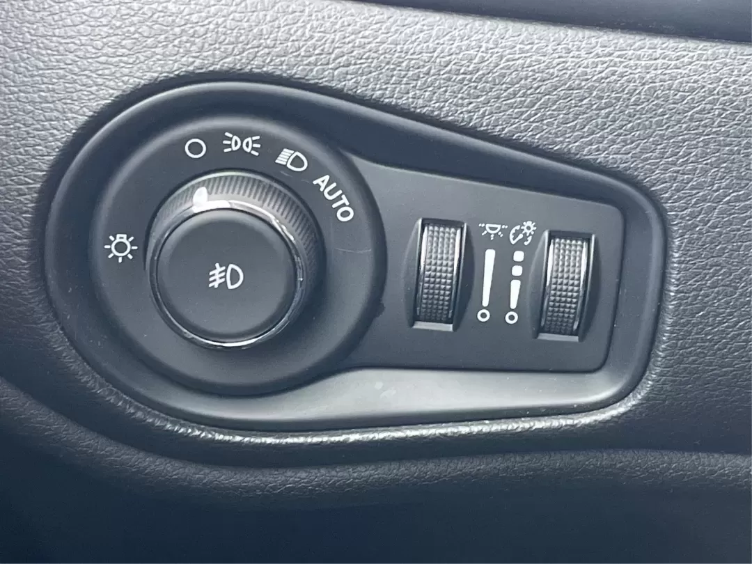 2018 Jeep Renegade Latitude 4x4 (ZACCJBBB5JP) with an Other engine, located at 1951 S Dayton Lakeview Rd., New Carlisle, OH, 45344, (937) 908-9800, 39.890999, -84.050255 - **Explore New Adventures with the 2018 Jeep Renegade Latitude 4x4!**<br /> <br /> Are you ready to elevate your adventures with a vehicle that perfectly balances style, comfort, and capability? Look no further than this striking 2018 Jeep Renegade Latitude 4x4, available now at Advantage Car and Cre - Photo#16