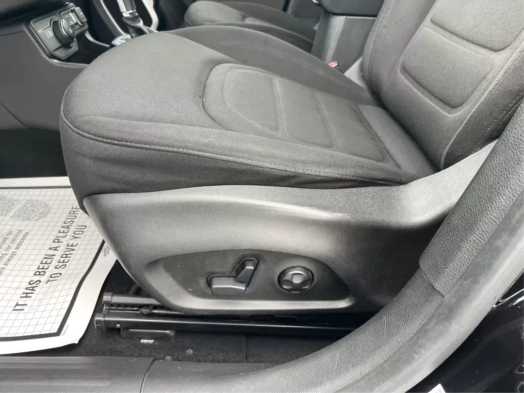 2018 Jeep Renegade Latitude 4x4 (ZACCJBBB5JP) with an Other engine, located at 1951 S Dayton Lakeview Rd., New Carlisle, OH, 45344, (937) 908-9800, 39.890999, -84.050255 - **Explore New Adventures with the 2018 Jeep Renegade Latitude 4x4!**<br /> <br /> Are you ready to elevate your adventures with a vehicle that perfectly balances style, comfort, and capability? Look no further than this striking 2018 Jeep Renegade Latitude 4x4, available now at Advantage Car and Cre - Photo#17