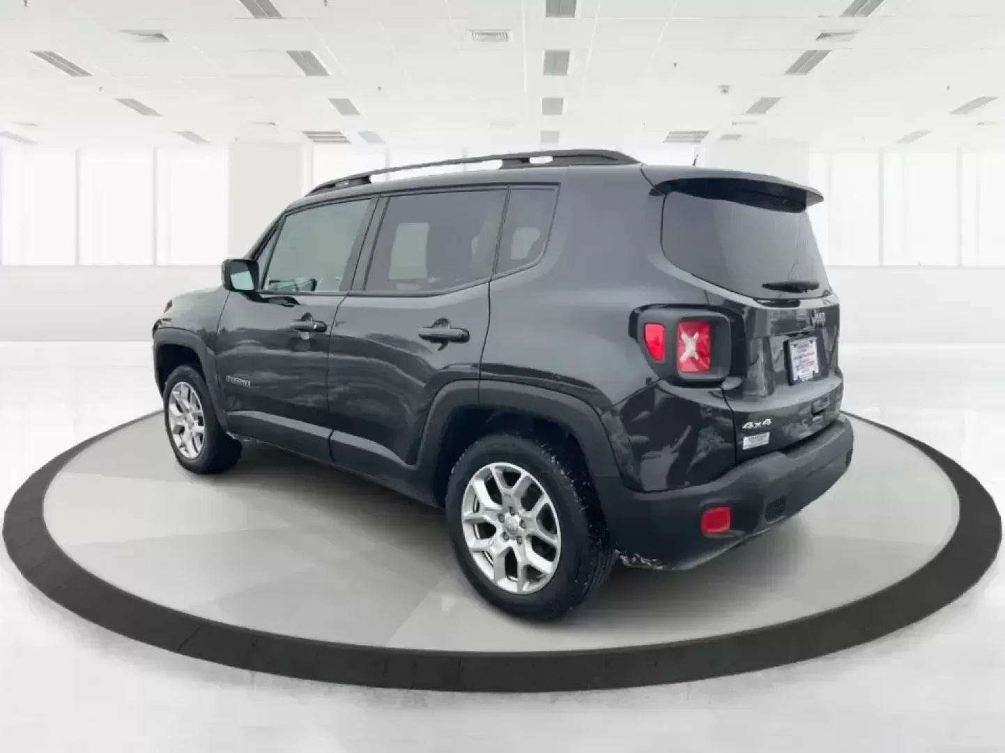 2018 Jeep Renegade Latitude 4x4 (ZACCJBBB5JP) with an 2.4L L4 DOHC 16V engine, 6M transmission, located at 8750 N County Rd 25A, Piqua, OH, 45356, (937) 908-9800, 40.164391, -84.232513 - **Explore New Adventures with the 2018 Jeep Renegade Latitude 4x4!**<br /> <br /> Are you ready to elevate your adventures with a vehicle that perfectly balances style, comfort, and capability? Look no further than this striking 2018 Jeep Renegade Latitude 4x4, available now at Advantage Car and Cre - Photo#4