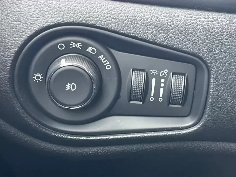 2018 Jeep Renegade Latitude 4x4 (ZACCJBBB5JP) with an 2.4L L4 DOHC 16V engine, 6M transmission, located at 8750 N County Rd 25A, Piqua, OH, 45356, (937) 908-9800, 40.164391, -84.232513 - **Explore New Adventures with the 2018 Jeep Renegade Latitude 4x4!**<br /> <br /> Are you ready to elevate your adventures with a vehicle that perfectly balances style, comfort, and capability? Look no further than this striking 2018 Jeep Renegade Latitude 4x4, available now at Advantage Car and Cre - Photo#16