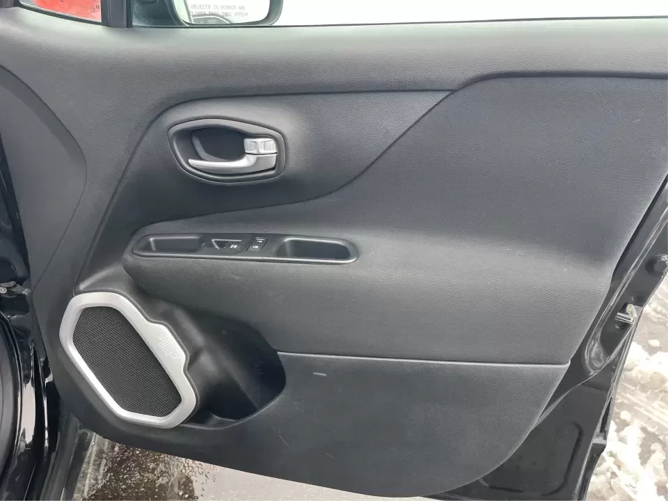 2018 Jeep Renegade Latitude 4x4 (ZACCJBBB5JP) with an 2.4L L4 DOHC 16V engine, 6M transmission, located at 8750 N County Rd 25A, Piqua, OH, 45356, (937) 908-9800, 40.164391, -84.232513 - **Explore New Adventures with the 2018 Jeep Renegade Latitude 4x4!**<br /> <br /> Are you ready to elevate your adventures with a vehicle that perfectly balances style, comfort, and capability? Look no further than this striking 2018 Jeep Renegade Latitude 4x4, available now at Advantage Car and Cre - Photo#19