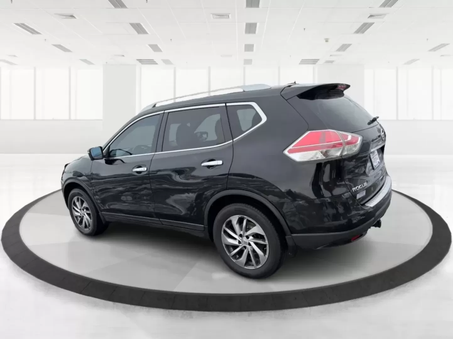 2014 Nissan Rogue SL (5N1AT2MV2EC) with an 2.5L I-4 DOHC engine, located at 1099 N County Rd 25A , Troy, OH, 45373, (937) 908-9800, 40.057079, -84.212883 - **Your Adventure Awaits with the 2014 Nissan Rogue SL at Advantage Car and Credit - Troy!**<br /> <br /> Are you ready to explore the great outdoors or tackle your daily commute with confidence? The 2014 Nissan Rogue SL is the perfect SUV for those who crave versatility and comfort in their driving - Photo#4