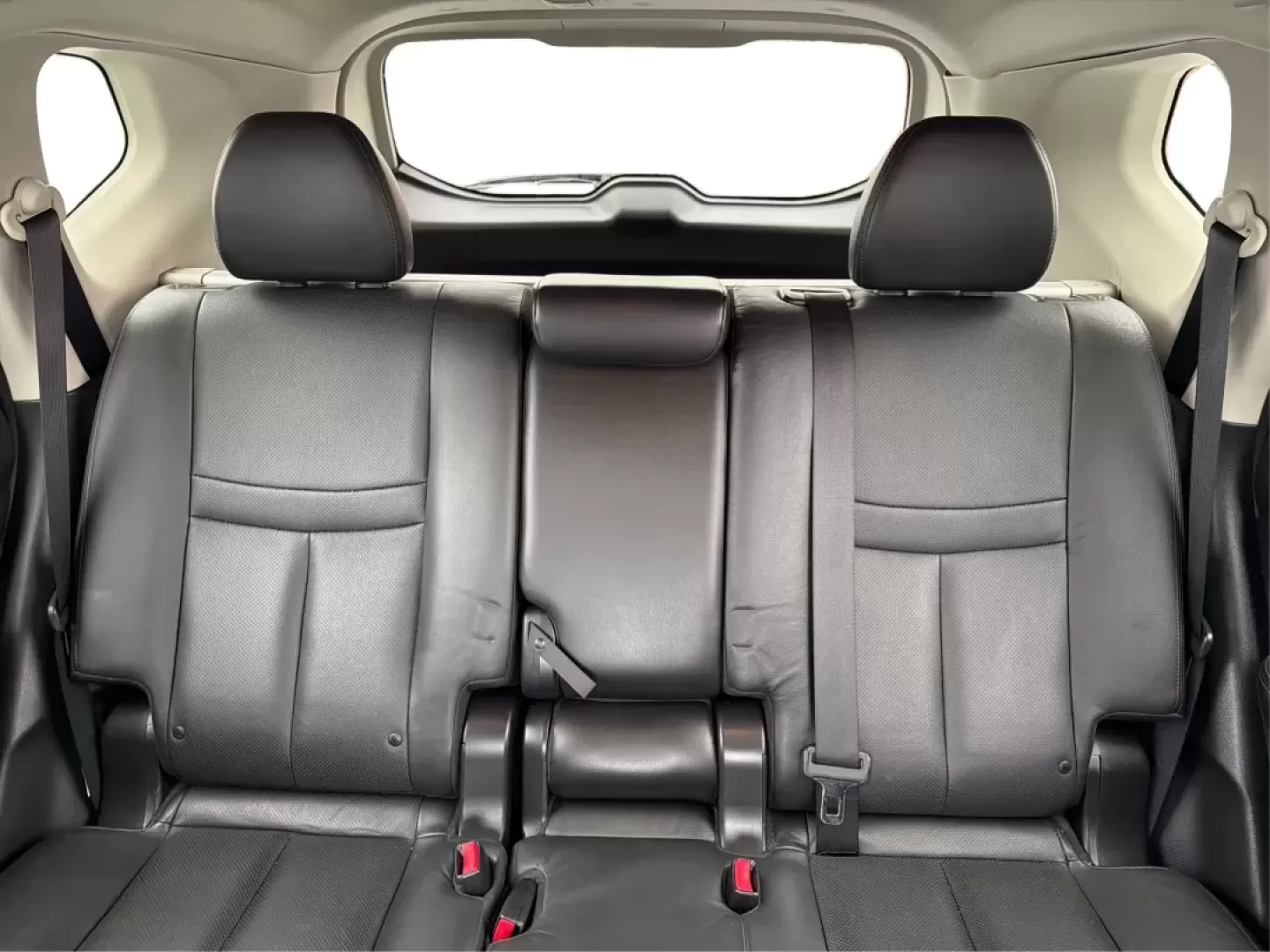 2014 Nissan Rogue SL (5N1AT2MV2EC) with an 2.5L I-4 DOHC engine, located at 1099 N County Rd 25A , Troy, OH, 45373, (937) 908-9800, 40.057079, -84.212883 - **Your Adventure Awaits with the 2014 Nissan Rogue SL at Advantage Car and Credit - Troy!**<br /> <br /> Are you ready to explore the great outdoors or tackle your daily commute with confidence? The 2014 Nissan Rogue SL is the perfect SUV for those who crave versatility and comfort in their driving - Photo#14