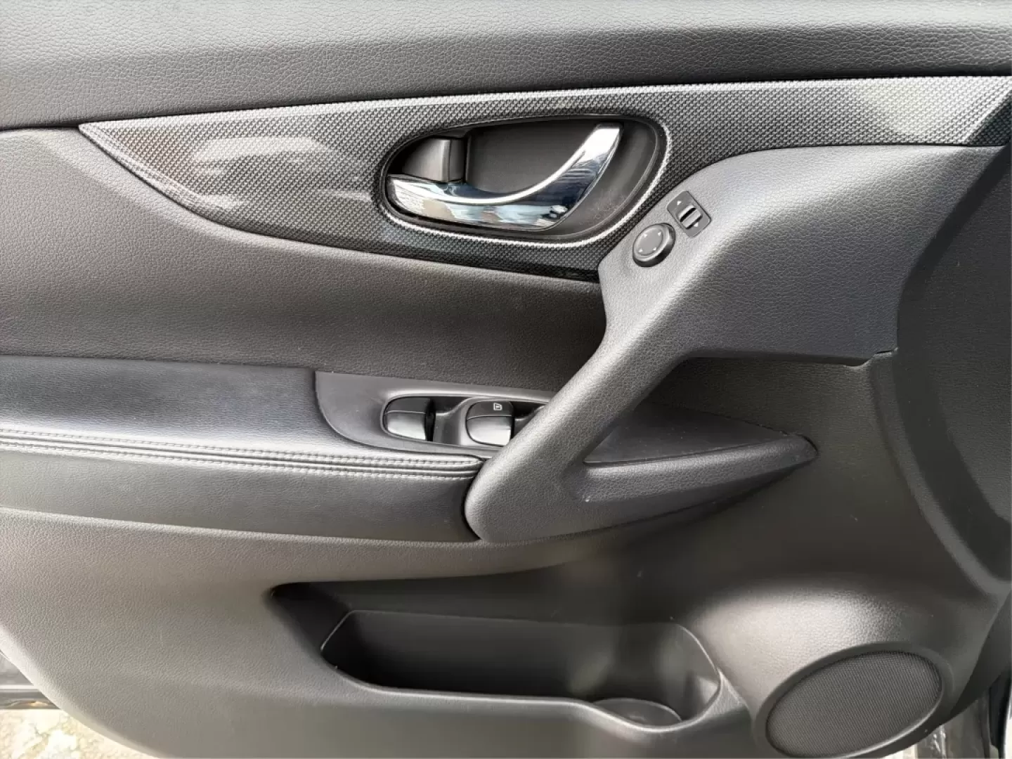 2014 Nissan Rogue SL (5N1AT2MV2EC) with an 2.5L I-4 DOHC engine, located at 1099 N County Rd 25A , Troy, OH, 45373, (937) 908-9800, 40.057079, -84.212883 - **Your Adventure Awaits with the 2014 Nissan Rogue SL at Advantage Car and Credit - Troy!**<br /> <br /> Are you ready to explore the great outdoors or tackle your daily commute with confidence? The 2014 Nissan Rogue SL is the perfect SUV for those who crave versatility and comfort in their driving - Photo#18