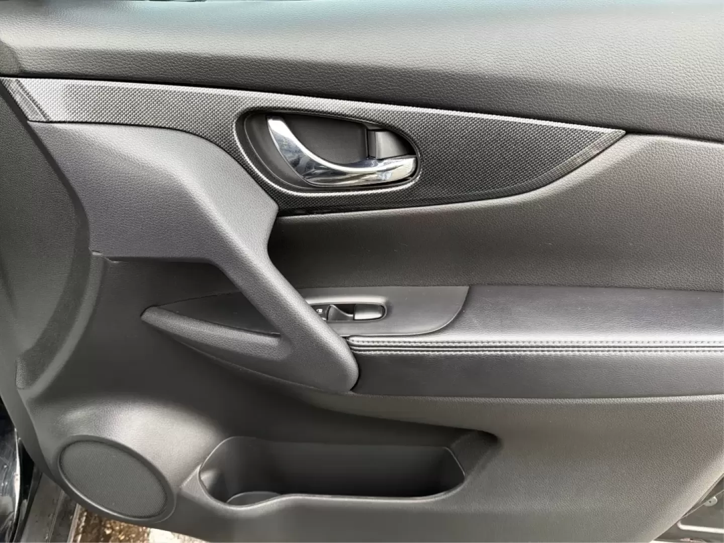 2014 Nissan Rogue SL (5N1AT2MV2EC) with an 2.5L I-4 DOHC engine, located at 1099 N County Rd 25A , Troy, OH, 45373, (937) 908-9800, 40.057079, -84.212883 - **Your Adventure Awaits with the 2014 Nissan Rogue SL at Advantage Car and Credit - Troy!**<br /> <br /> Are you ready to explore the great outdoors or tackle your daily commute with confidence? The 2014 Nissan Rogue SL is the perfect SUV for those who crave versatility and comfort in their driving - Photo#19