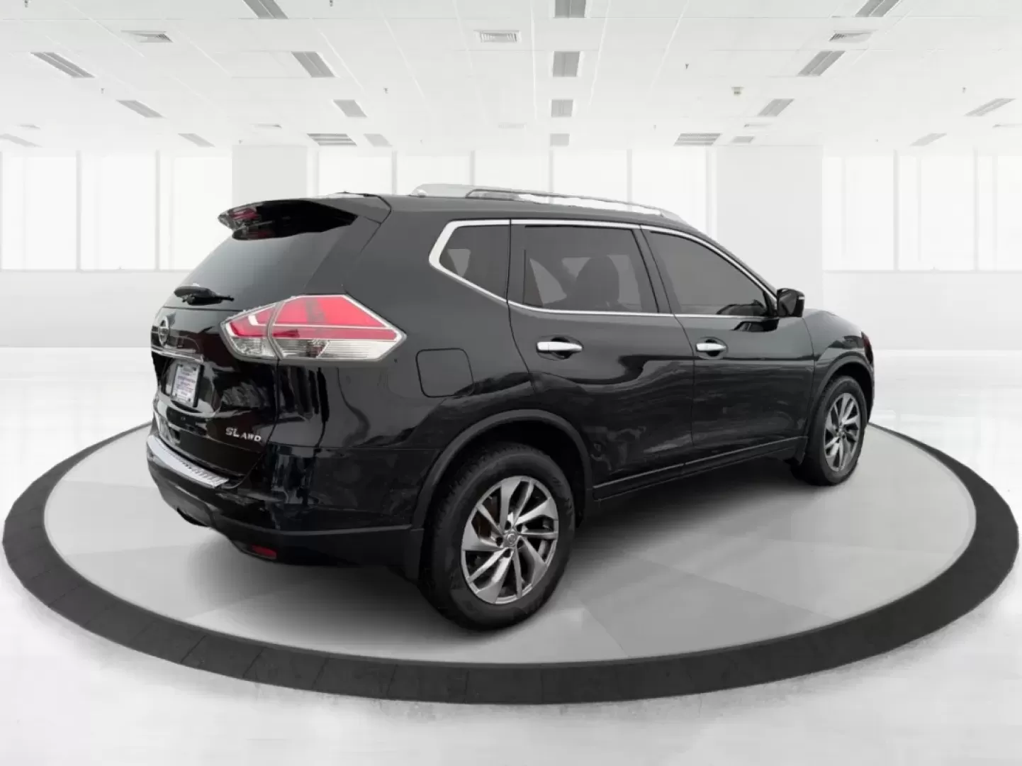 2015 Nissan Rogue SL (5N1AT2MV1FC) with an 2.5L I-4 DOHC engine, located at 8750 N County Rd 25A, Piqua, OH, 45356, (937) 908-9800, 40.164391, -84.232513 - **Adventure Awaits in the 2015 Nissan Rogue SL Perfect for Your Active Lifestyle!**<br /> <br /> Are you in search of a reliable SUV that can handle weekend getaways, family road trips, or daily commutes with ease? Look no further than this 2015 Nissan Rogue SL, available now at Advantage Car and C - Photo#2