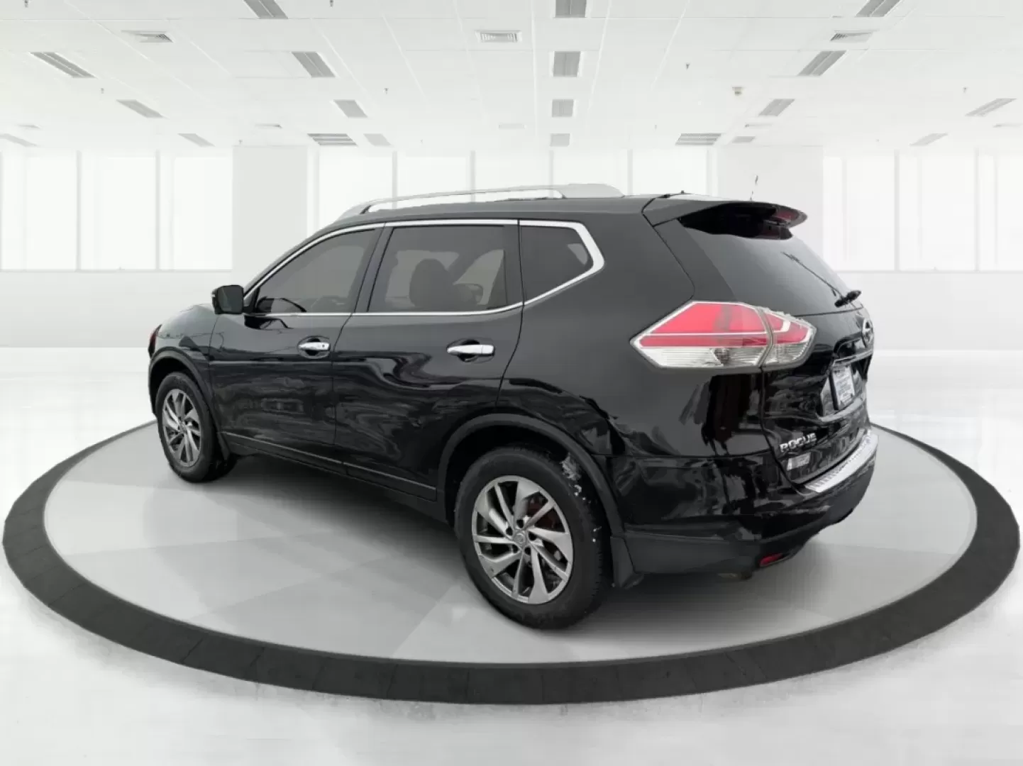 2015 Nissan Rogue SL (5N1AT2MV1FC) with an 2.5L I-4 DOHC engine, located at 8750 N County Rd 25A, Piqua, OH, 45356, (937) 908-9800, 40.164391, -84.232513 - **Adventure Awaits in the 2015 Nissan Rogue SL Perfect for Your Active Lifestyle!**<br /> <br /> Are you in search of a reliable SUV that can handle weekend getaways, family road trips, or daily commutes with ease? Look no further than this 2015 Nissan Rogue SL, available now at Advantage Car and C - Photo#4