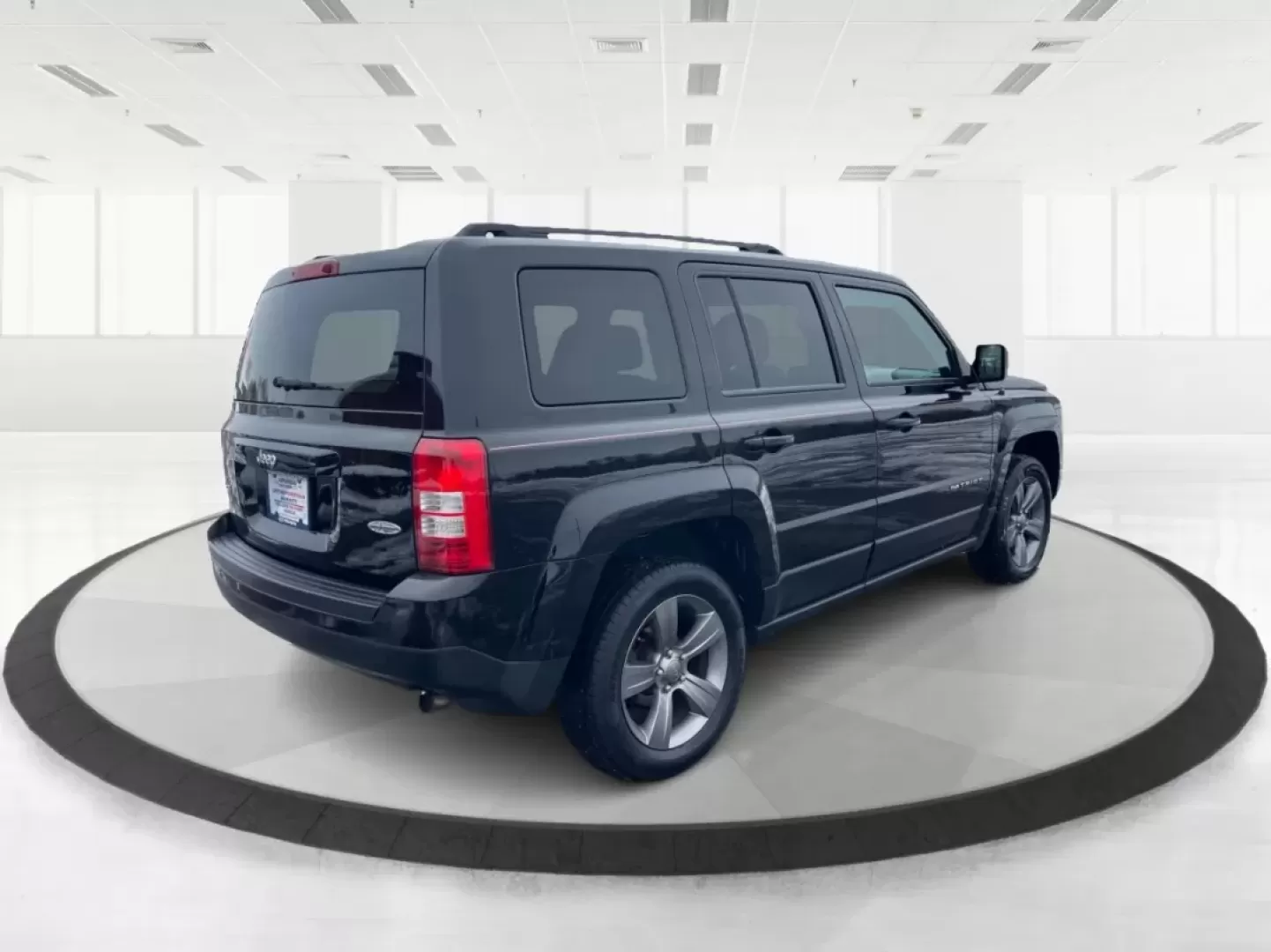 2015 Jeep Patriot High Altitude Edition (1C4NJRFB5FD) with an 2.4L I-4 DOHC engine, located at 1951 S Dayton Lakeview Rd., New Carlisle, OH, 45344, (937) 908-9800, 39.890999, -84.050255 - **Experience Adventure and Convenience with the 2015 Jeep Patriot at Advantage Car and Credit - New Carlisle, OH!**<br /> <br /> Are you ready to elevate your driving lifestyle? Whether you're a weekend adventurer seeking thrilling off-road experiences, a busy commuter needing reliable transportatio - Photo#2