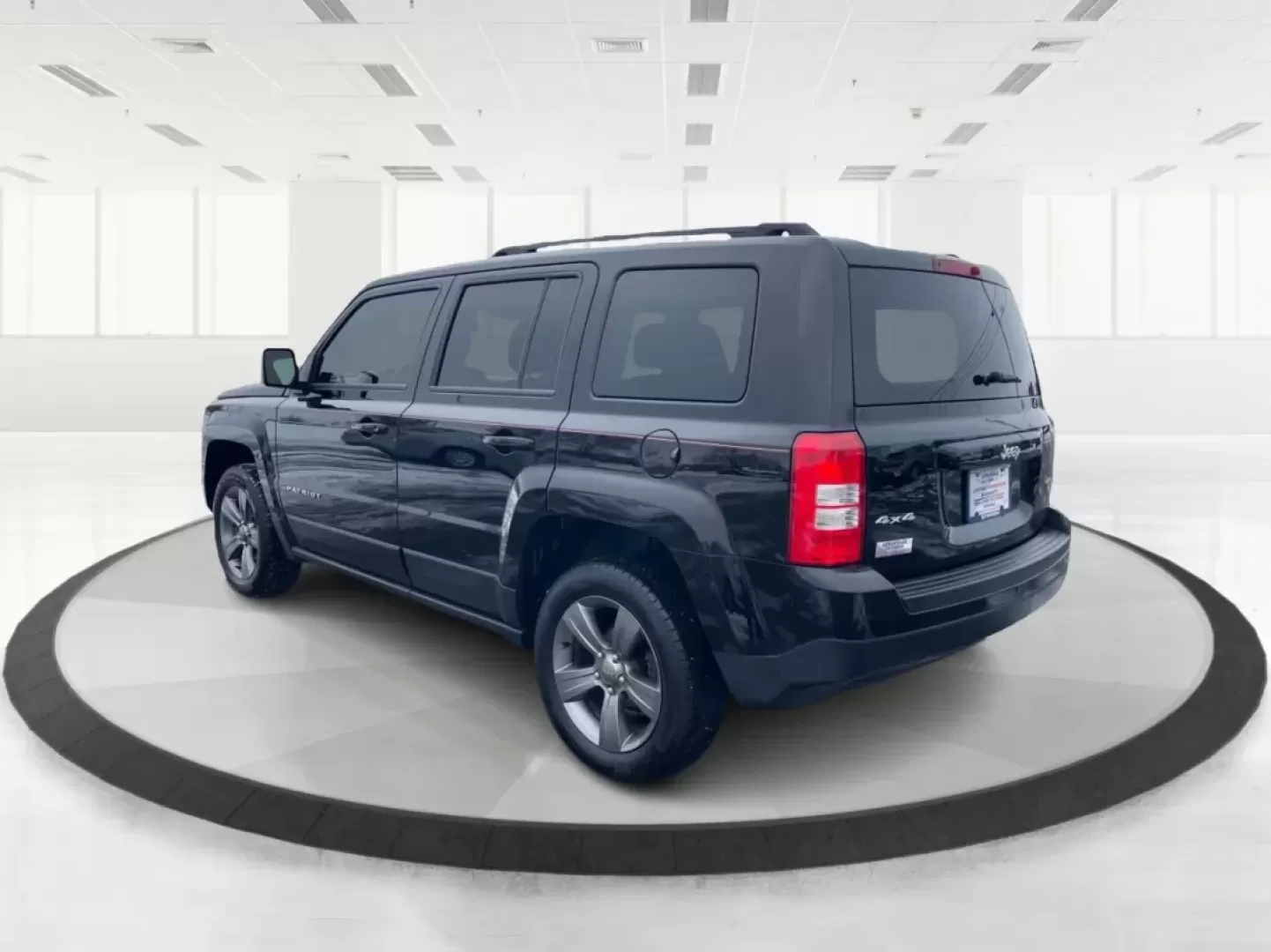 2015 Jeep Patriot High Altitude Edition (1C4NJRFB5FD) with an 2.4L I-4 DOHC engine, located at 1951 S Dayton Lakeview Rd., New Carlisle, OH, 45344, (937) 908-9800, 39.890999, -84.050255 - **Experience Adventure and Convenience with the 2015 Jeep Patriot at Advantage Car and Credit - New Carlisle, OH!**<br /> <br /> Are you ready to elevate your driving lifestyle? Whether you're a weekend adventurer seeking thrilling off-road experiences, a busy commuter needing reliable transportatio - Photo#4