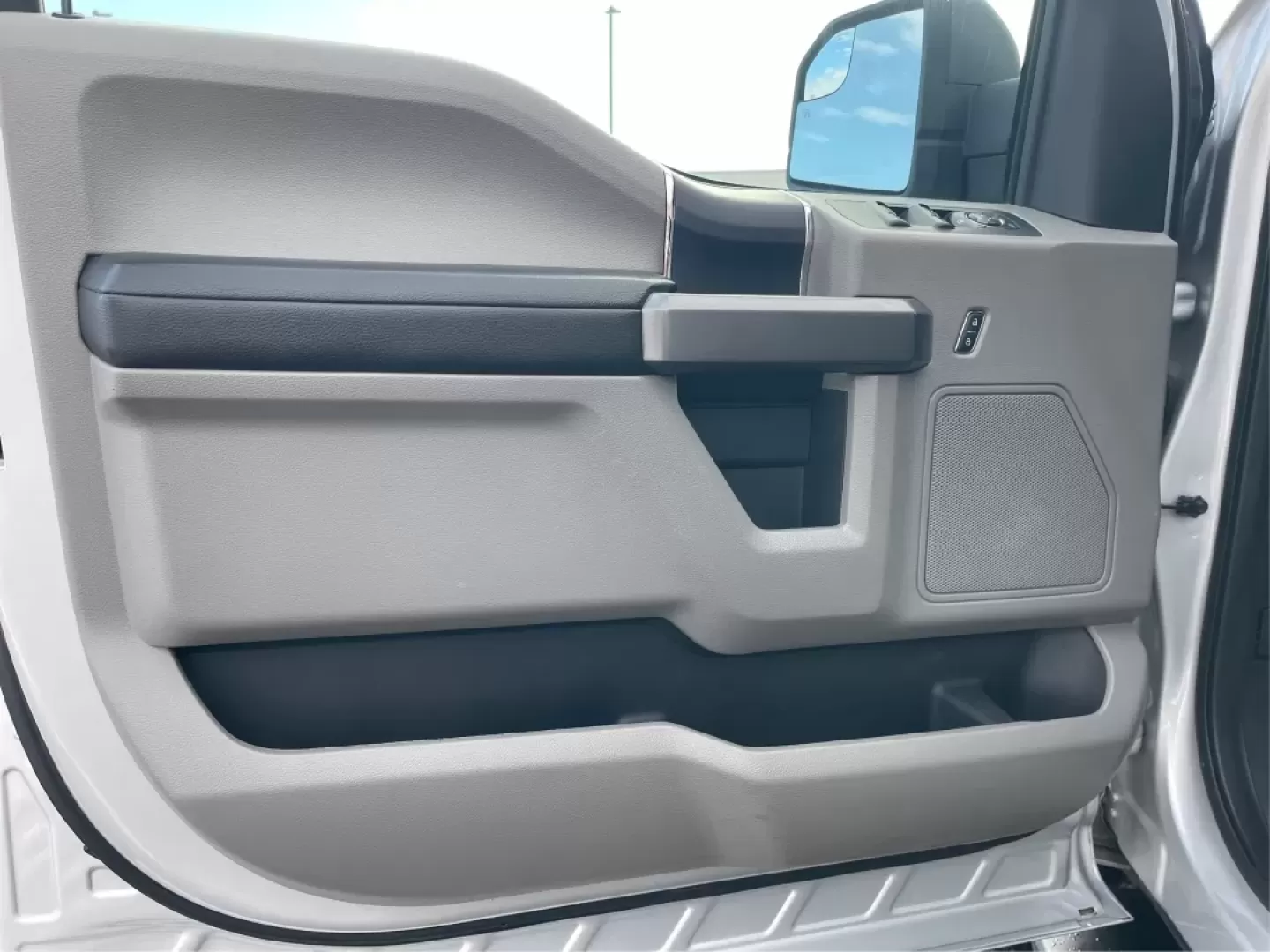 2019 Ford F-150 XLT (1FTFW1E42KK) with an Other engine, located at 1951 S Dayton Lakeview Rd., New Carlisle, OH, 45344, (937) 908-9800, 39.890999, -84.050255 - **Experience Adventure and Reliability with the 2019 Ford F-150 XLT at Advantage Car and Credit - New Carlisle!**<br /> <br /> Are you in search of a vehicle that can keep up with your active lifestyle? Whether you're hauling the family for a weekend getaway, navigating daily commutes, or tackling o - Photo#18