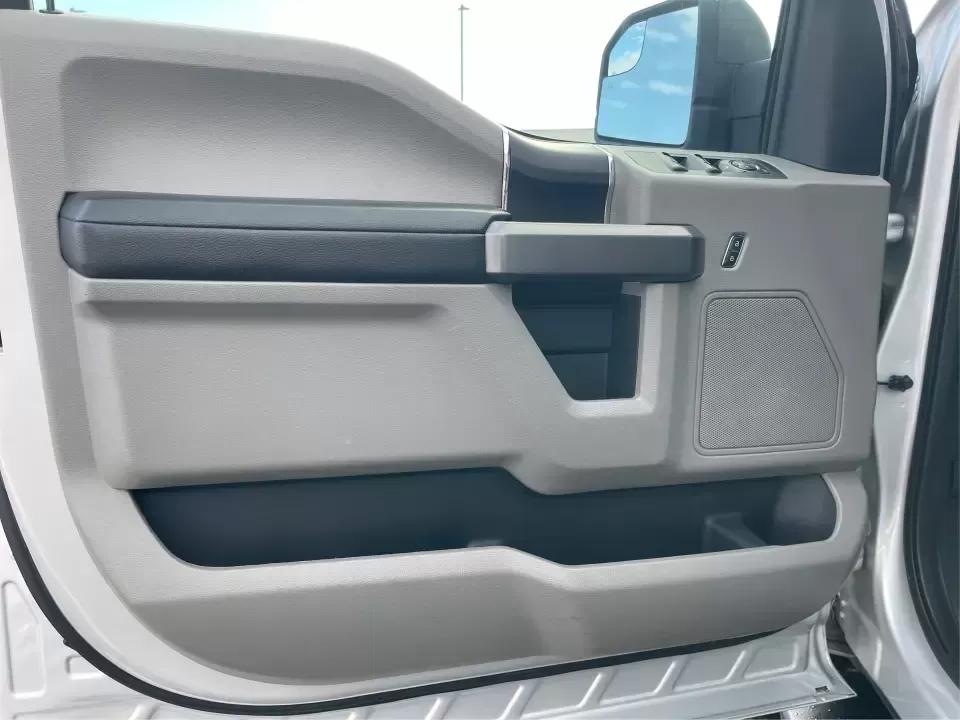 2019 Ford F-150 XLT (1FTFW1E42KK) with an 3.5L V6 DOHC 24V engine, 6A transmission, located at 401 Woodman Dr, Riverside, OH, 45431, (937) 908-9800, 39.760899, -84.123421 - **Experience Adventure and Reliability with the 2019 Ford F-150 XLT at Advantage Car and Credit - New Carlisle!**<br /> <br /> Are you in search of a vehicle that can keep up with your active lifestyle? Whether you're hauling the family for a weekend getaway, navigating daily commutes, or tackling o - Photo#18