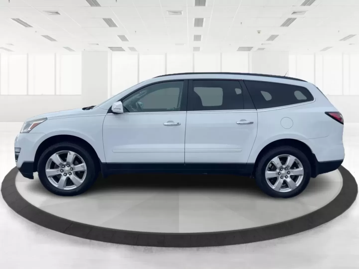 2017 Chevrolet Traverse 1LT (1GNKRGKDXHJ) with an 3.6L V-6 gasoline direct injection engine, located at 880 E. National Road, Vandalia, OH, 45377, (937) 908-9800, 39.891918, -84.183594 - **Explore the Open Road with the 2017 Chevrolet Traverse: Your Family's Ideal Adventure Companion!**<br /> <br /> Are you seeking a versatile SUV that effortlessly blends comfort, style, and practicality? Look no further than the stunning 2017 Chevrolet Traverse 1LT, available now at Advantage Car a - Photo#5