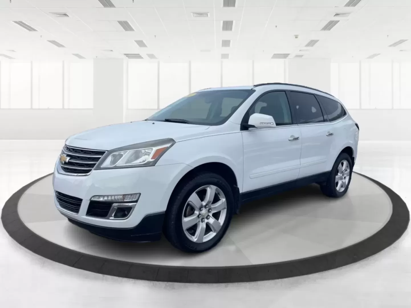 2017 Chevrolet Traverse 1LT (1GNKRGKDXHJ) with an 3.6L V-6 gasoline direct injection engine, located at 880 E. National Road, Vandalia, OH, 45377, (937) 908-9800, 39.891918, -84.183594 - **Explore the Open Road with the 2017 Chevrolet Traverse: Your Family's Ideal Adventure Companion!**<br /> <br /> Are you seeking a versatile SUV that effortlessly blends comfort, style, and practicality? Look no further than the stunning 2017 Chevrolet Traverse 1LT, available now at Advantage Car a - Photo#8