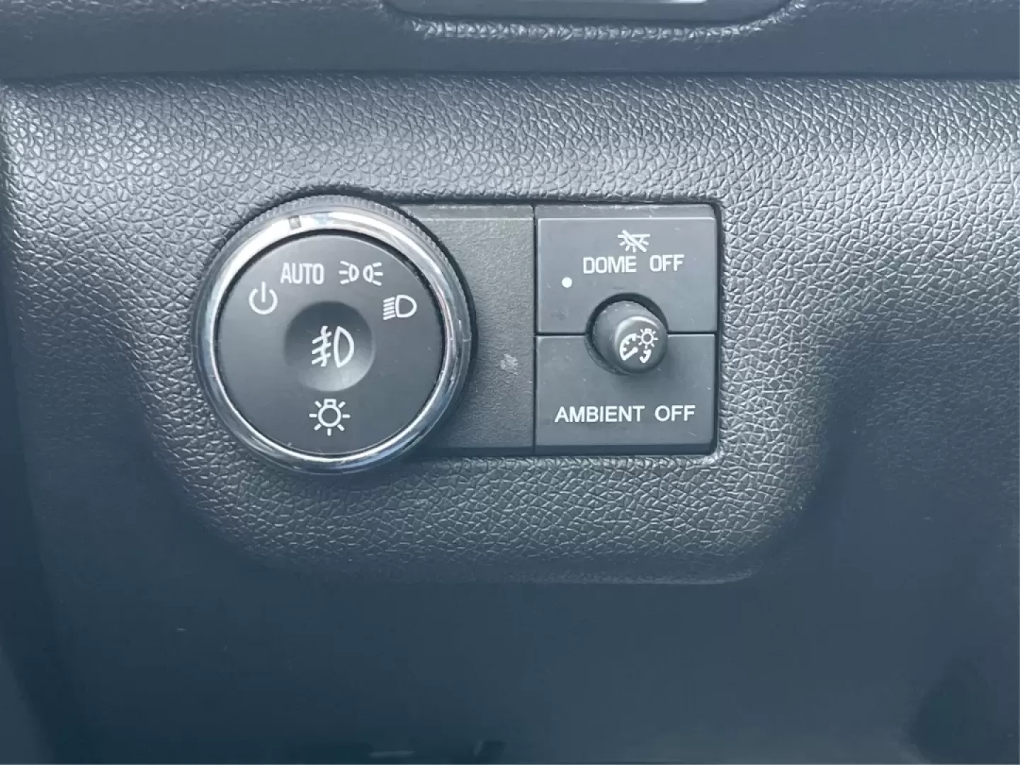 2017 Chevrolet Traverse 1LT (1GNKRGKDXHJ) with an 3.6L V-6 gasoline direct injection engine, located at 880 E. National Road, Vandalia, OH, 45377, (937) 908-9800, 39.891918, -84.183594 - **Explore the Open Road with the 2017 Chevrolet Traverse: Your Family's Ideal Adventure Companion!**<br /> <br /> Are you seeking a versatile SUV that effortlessly blends comfort, style, and practicality? Look no further than the stunning 2017 Chevrolet Traverse 1LT, available now at Advantage Car a - Photo#17