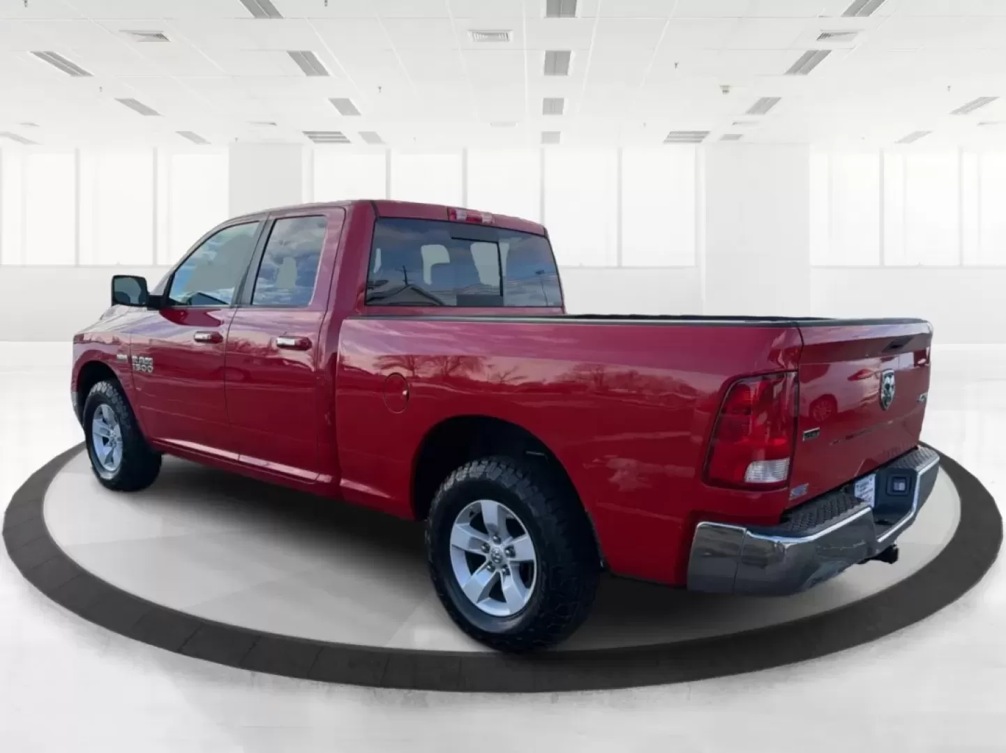 2016 Ram 1500 SLT (1C6RR7GT8GS) with an Other engine, located at 880 E. National Road, Vandalia, OH, 45377, (937) 908-9800, 39.891918, -84.183594 - Are you ready to elevate your adventures and tackle any terrain with confidence? Discover the perfect blend of rugged capability and modern comfort with this stunning 2016 Ram 1500 SLT, now available at Advantage Car and Credit in Vandalia, OH. With its striking Flame Red Clearcoat exterior and robu - Photo#4