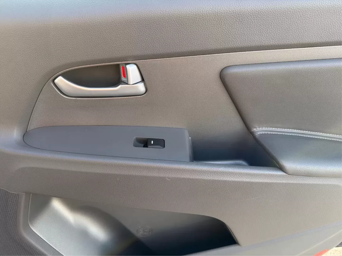 2013 Kia Sportage LX (KNDPB3A27D7) with an 2.4L I-4 DOHC engine, located at 1099 N County Rd 25A , Troy, OH, 45373, (937) 908-9800, 40.057079, -84.212883 - **Discover Your Next Adventure with the 2013 Kia Sportage at Jamestown Auto Sales!**<br /> <br /> Are you ready to elevate your weekend adventures or make your daily commute more enjoyable? The 2013 Kia Sportage LX is your ticket to a versatile lifestyle, perfectly designed for those who crave both - Photo#18