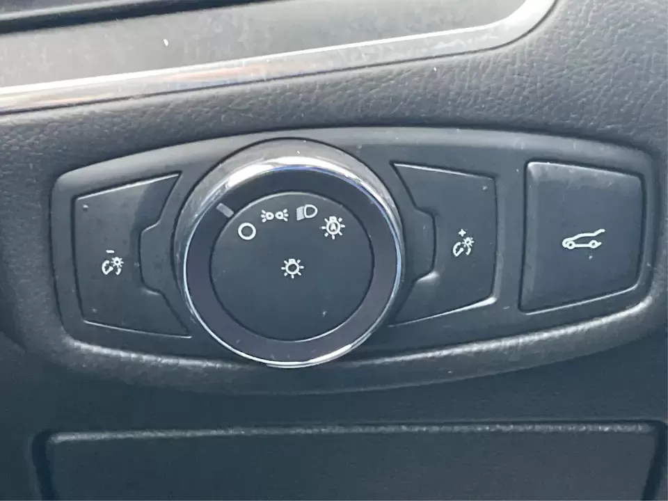 2017 Ford Edge Titanium (2FMPK4K86HB) with an 3.5L V6 DOHC 24V engine, 6A transmission, located at 4508 South Dixie Dr, Moraine, OH, 45439, (937) 908-9800, 39.689976, -84.218452 - Unleash your adventurous spirit with the 2017 Ford Edge Titanium SUV, now available at Advantage Car and Credit in New Carlisle, OH! This versatile vehicle is perfect for families on the go, commuters looking for comfort, or anyone who enjoys weekend adventures. With a spacious interior and robust c - Photo#17