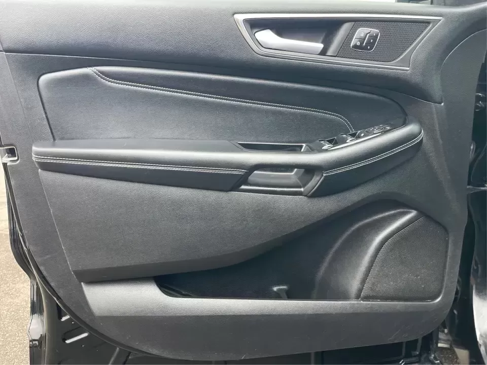 2017 Ford Edge Titanium (2FMPK4K86HB) with an 3.5L V6 DOHC 24V engine, 6A transmission, located at 8750 N County Rd 25A, Piqua, OH, 45356, (937) 908-9800, 40.164391, -84.232513 - Unleash your adventurous spirit with the 2017 Ford Edge Titanium SUV, now available at Advantage Car and Credit in New Carlisle, OH! This versatile vehicle is perfect for families on the go, commuters looking for comfort, or anyone who enjoys weekend adventures. With a spacious interior and robust c - Photo#19