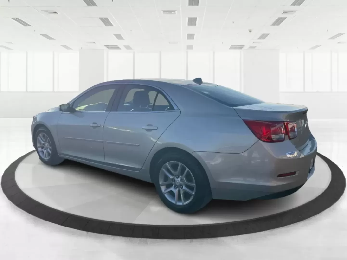 2014 Chevrolet Malibu 1LT (1G11C5SL7EF) with an ECOTEC 2.5L I-4 gasoline direct injection engine, located at 1230 East Main St, Xenia, OH, 45385, (937) 908-9800, 39.688026, -83.910172 - Are you ready to elevate your daily commute or make unforgettable memories on weekend adventures? The 2014 Chevrolet Malibu 1LT, now available at Advantage Car and Credit in Xenia, OH, is the perfect sedan for those seeking a reliable, stylish, and feature-packed vehicle without breaking the bank. W - Photo#4