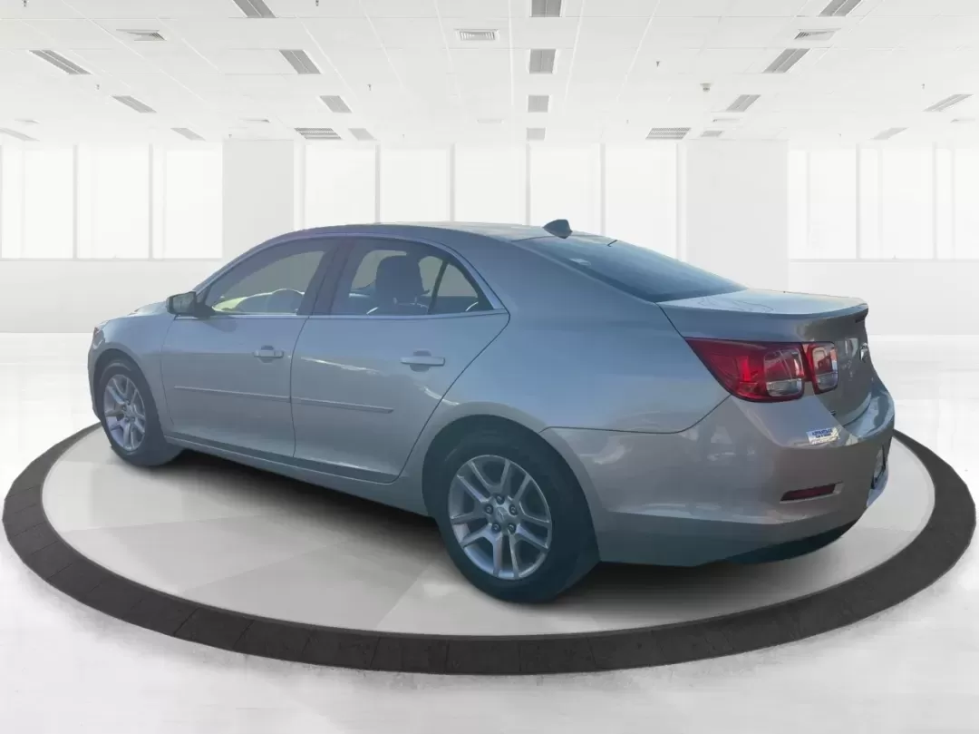 2014 Chevrolet Malibu 1LT (1G11C5SL7EF) with an ECOTEC 2.5L I-4 gasoline direct injection engine, located at 1230 East Main St, Xenia, OH, 45385, (937) 908-9800, 39.688026, -83.910172 - Are you ready to elevate your daily commute or make unforgettable memories on weekend adventures? The 2014 Chevrolet Malibu 1LT, now available at Advantage Car and Credit in Xenia, OH, is the perfect sedan for those seeking a reliable, stylish, and feature-packed vehicle without breaking the bank. W - Photo#4