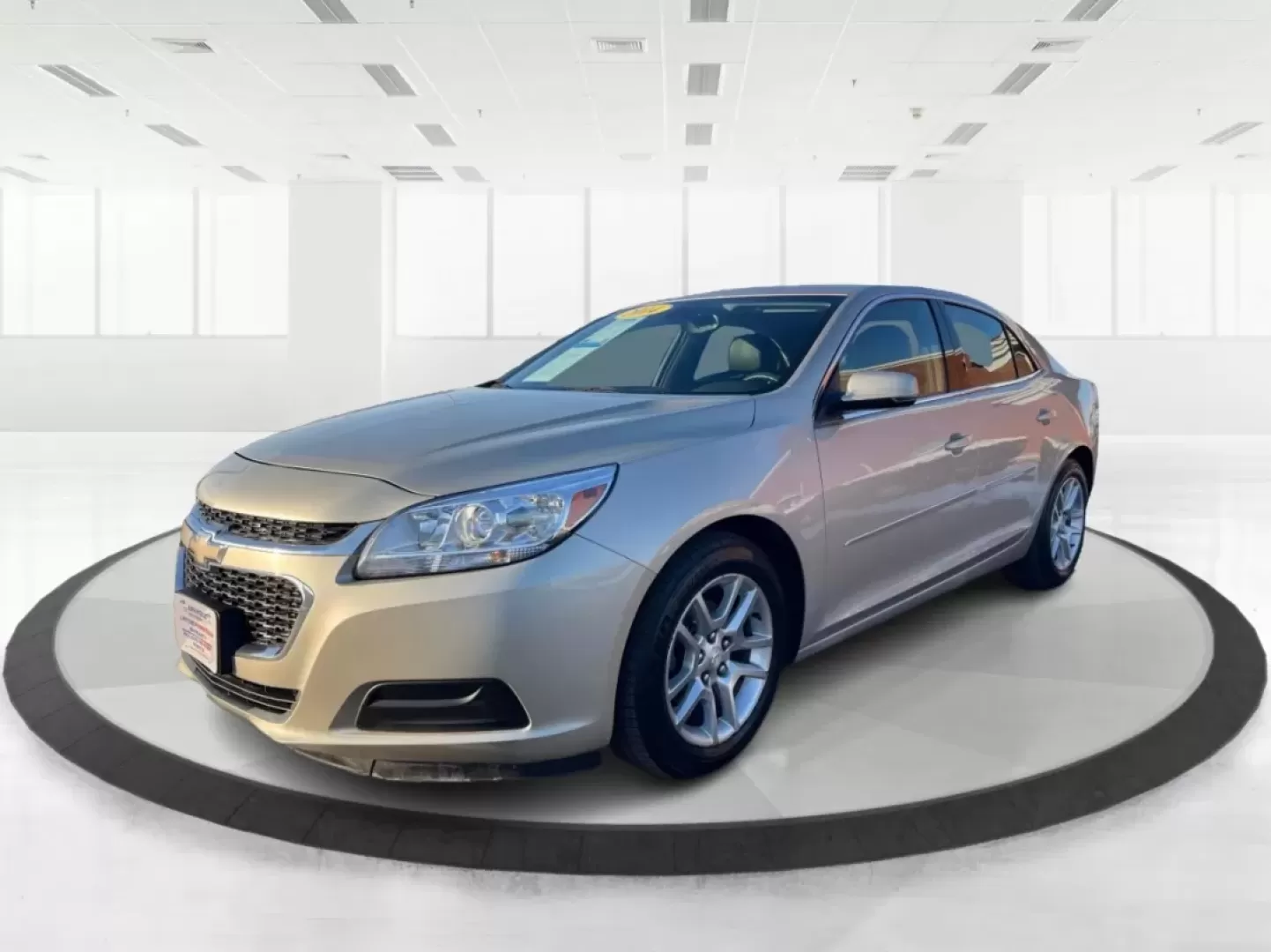 2014 Chevrolet Malibu 1LT (1G11C5SL7EF) with an ECOTEC 2.5L I-4 gasoline direct injection engine, located at 1230 East Main St, Xenia, OH, 45385, (937) 908-9800, 39.688026, -83.910172 - Are you ready to elevate your daily commute or make unforgettable memories on weekend adventures? The 2014 Chevrolet Malibu 1LT, now available at Advantage Car and Credit in Xenia, OH, is the perfect sedan for those seeking a reliable, stylish, and feature-packed vehicle without breaking the bank. W - Photo#8