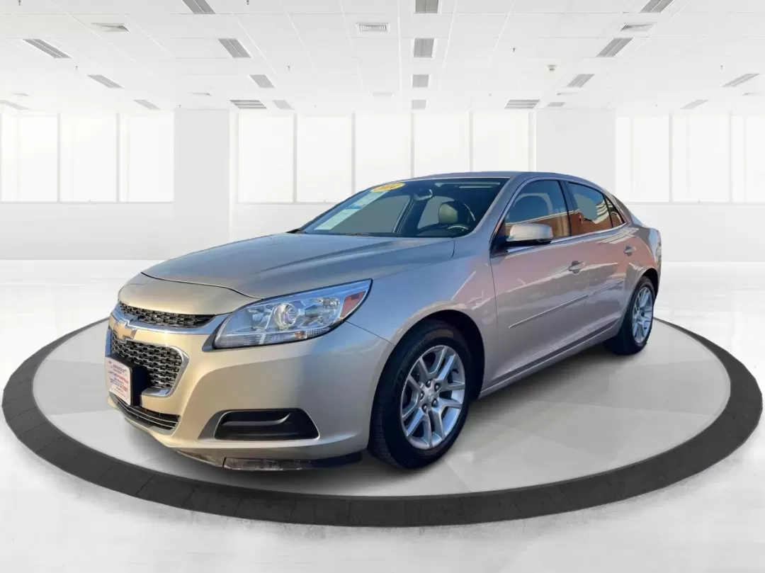 2014 Chevrolet Malibu 1LT (1G11C5SL7EF) with an ECOTEC 2.5L I-4 gasoline direct injection engine, located at 1230 East Main St, Xenia, OH, 45385, (937) 908-9800, 39.688026, -83.910172 - Are you ready to elevate your daily commute or make unforgettable memories on weekend adventures? The 2014 Chevrolet Malibu 1LT, now available at Advantage Car and Credit in Xenia, OH, is the perfect sedan for those seeking a reliable, stylish, and feature-packed vehicle without breaking the bank. W - Photo#8