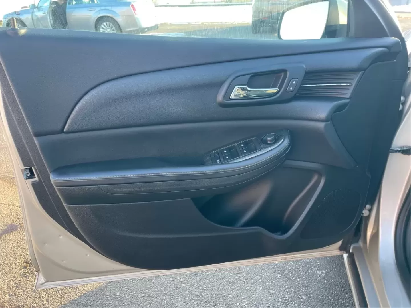 2014 Chevrolet Malibu 1LT (1G11C5SL7EF) with an ECOTEC 2.5L I-4 gasoline direct injection engine, located at 1230 East Main St, Xenia, OH, 45385, (937) 908-9800, 39.688026, -83.910172 - Are you ready to elevate your daily commute or make unforgettable memories on weekend adventures? The 2014 Chevrolet Malibu 1LT, now available at Advantage Car and Credit in Xenia, OH, is the perfect sedan for those seeking a reliable, stylish, and feature-packed vehicle without breaking the bank. W - Photo#19