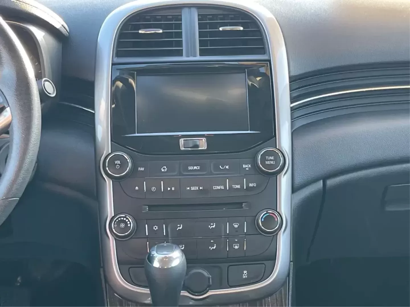 2014 Chevrolet Malibu 1LT (1G11C5SL7EF) with an ECOTEC 2.5L I-4 gasoline direct injection engine, 6-Speed Automatic transmission, located at 880 E. National Road, Vandalia, OH, 45377, (937) 908-9800, 39.891918, -84.183594 - Are you ready to elevate your daily commute or make unforgettable memories on weekend adventures? The 2014 Chevrolet Malibu 1LT, now available at Advantage Car and Credit in Xenia, OH, is the perfect sedan for those seeking a reliable, stylish, and feature-packed vehicle without breaking the bank. W - Photo#13