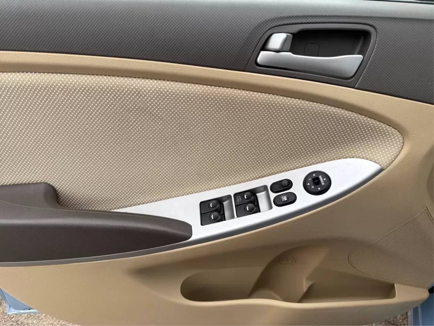 2014 Hyundai Accent GLS (KMHCT4AE6EU) with an 1.6L I-4 gasoline direct injection engine, located at 4508 South Dixie Dr, Moraine, OH, 45439, (937) 908-9800, 39.689976, -84.218452 - Discover the perfect blend of reliability and style with the 2014 Hyundai Accent GLS, an exceptional sedan ideally suited for budget-conscious buyers and those embarking on new journeys. Whether you're navigating the bustling streets of Moraine, OH, or taking a scenic drive through nearby Dayton, th - Photo#15