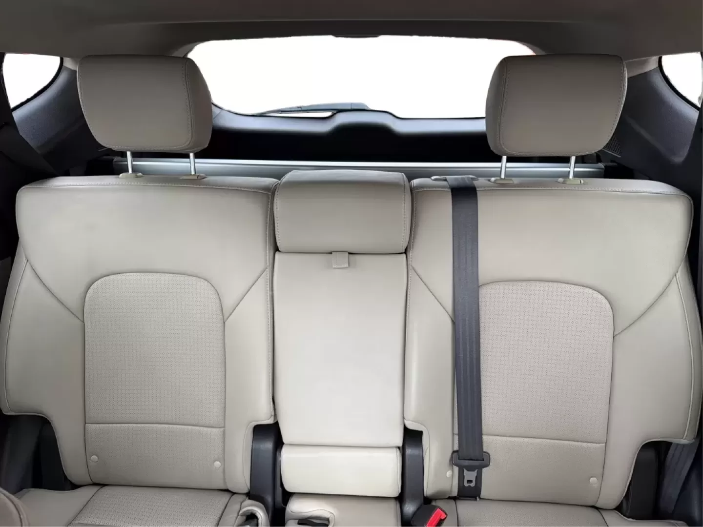 2014 Hyundai Santa Fe 2.4L (5XYZUDLB7EG) with an Theta II 2.4L I-4 gasoline direct injection engine, located at 1099 N County Rd 25A , Troy, OH, 45373, (937) 908-9800, 40.057079, -84.212883 - **Explore the Open Road with Ease: 2014 Hyundai Santa Fe at Advantage Car and Credit - Troy**<br /> <br /> Are you ready to take your family adventures to the next level? The 2014 Hyundai Santa Fe is designed for those seeking comfort, style, and ample space for everything life throws your way-perfe - Photo#14