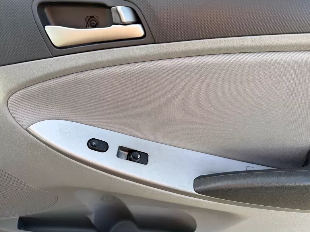 2016 Hyundai Accent SE (KMHCT4AE7GU) with an 1.6L I-4 gasoline direct injection engine, 6A transmission, located at 4508 South Dixie Dr, Moraine, OH, 45439, (937) 908-9800, 39.689976, -84.218452 - **Discover Your Next Adventure with This 2016 Hyundai Accent SE Sedan!**<br /> <br /> Are you looking for a reliable vehicle to elevate your daily commute or weekend getaways? Look no further than the stunning 2016 Hyundai Accent SE Sedan available at Advantage Car and Credit. Located at 1951 S Dayt - Photo#17