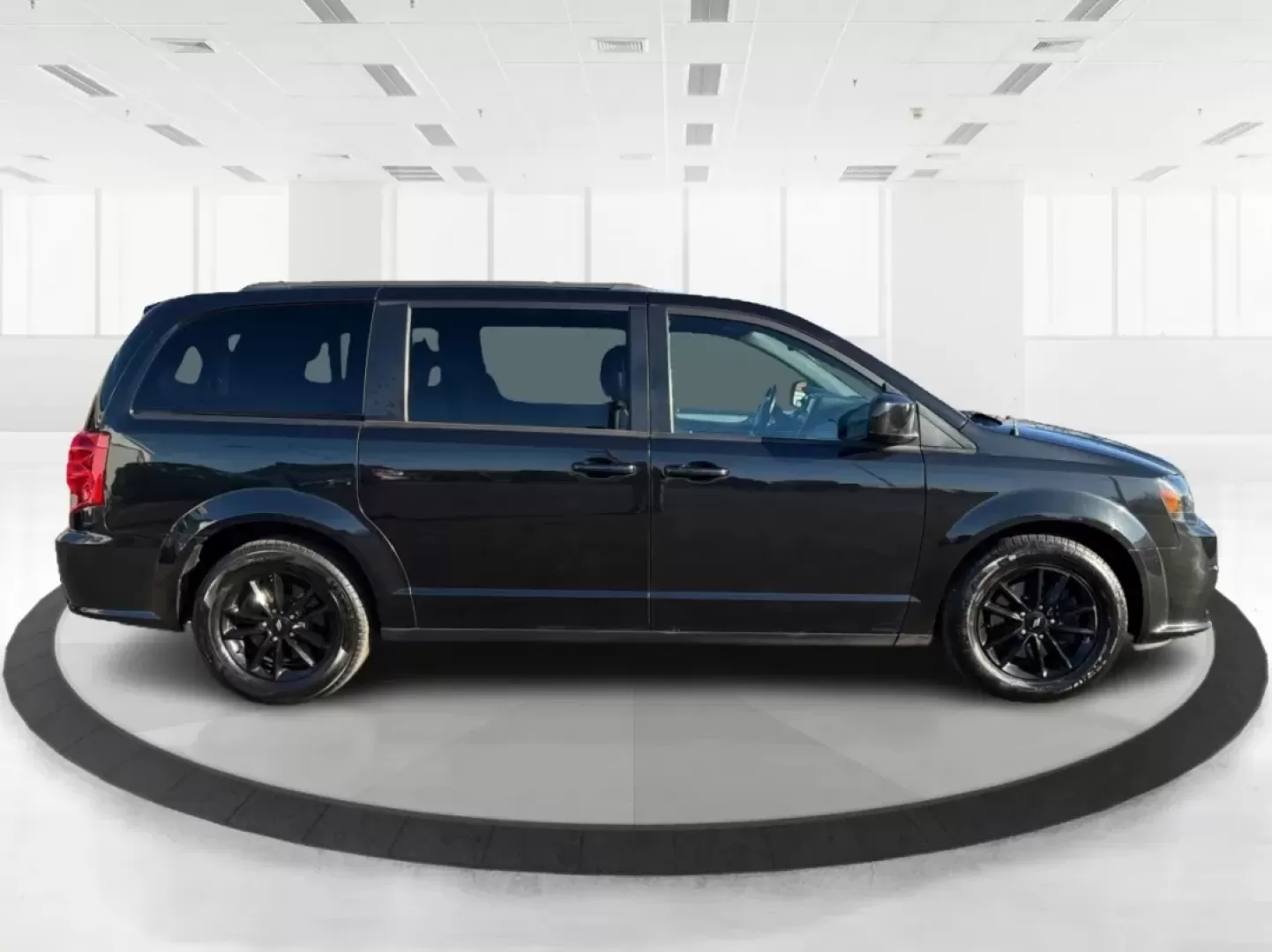 2019 Dodge Grand Caravan GT (2C4RDGEG3KR) with an Pentastar 3.6L V-6 DOHC engine, located at 1099 N County Rd 25A , Troy, OH, 45373, (937) 908-9800, 40.057079, -84.212883 - Step into the world of family adventures and daily commutes with the 2019 Dodge Grand Caravan GT, now available at Advantage Car and Credit - Piqua in Piqua, OH. Whether you're shuttling the kids to soccer practice or planning a weekend getaway, this versatile passenger van is designed to meet all y - Photo#1