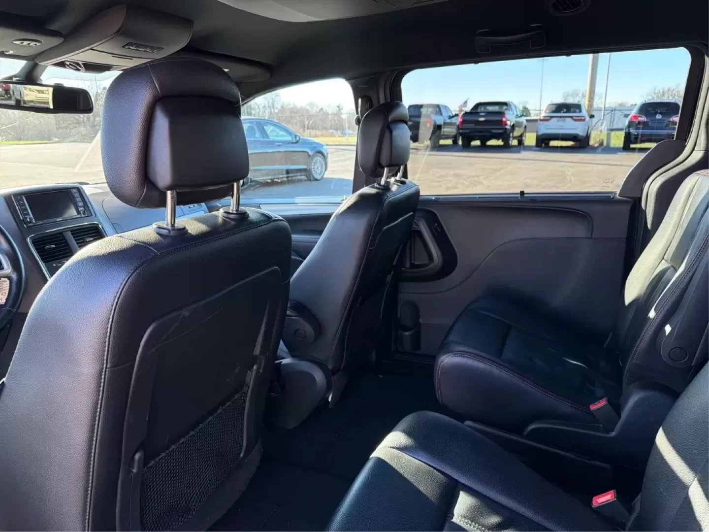 2019 Dodge Grand Caravan GT (2C4RDGEG3KR) with an Pentastar 3.6L V-6 DOHC engine, located at 1099 N County Rd 25A , Troy, OH, 45373, (937) 908-9800, 40.057079, -84.212883 - Step into the world of family adventures and daily commutes with the 2019 Dodge Grand Caravan GT, now available at Advantage Car and Credit - Piqua in Piqua, OH. Whether you're shuttling the kids to soccer practice or planning a weekend getaway, this versatile passenger van is designed to meet all y - Photo#10
