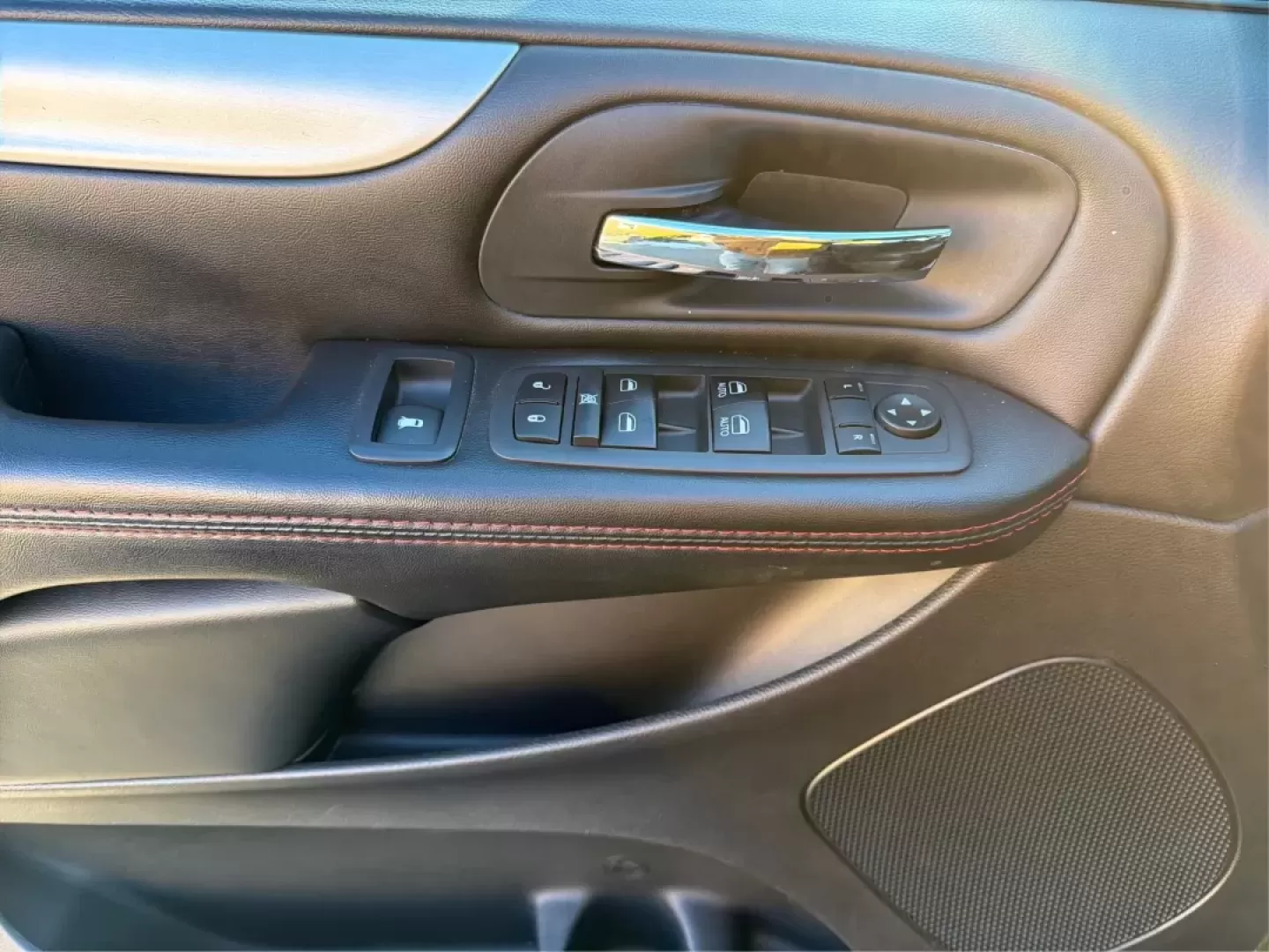 2019 Dodge Grand Caravan GT (2C4RDGEG3KR) with an Pentastar 3.6L V-6 DOHC engine, located at 1099 N County Rd 25A , Troy, OH, 45373, (937) 908-9800, 40.057079, -84.212883 - Step into the world of family adventures and daily commutes with the 2019 Dodge Grand Caravan GT, now available at Advantage Car and Credit - Piqua in Piqua, OH. Whether you're shuttling the kids to soccer practice or planning a weekend getaway, this versatile passenger van is designed to meet all y - Photo#19