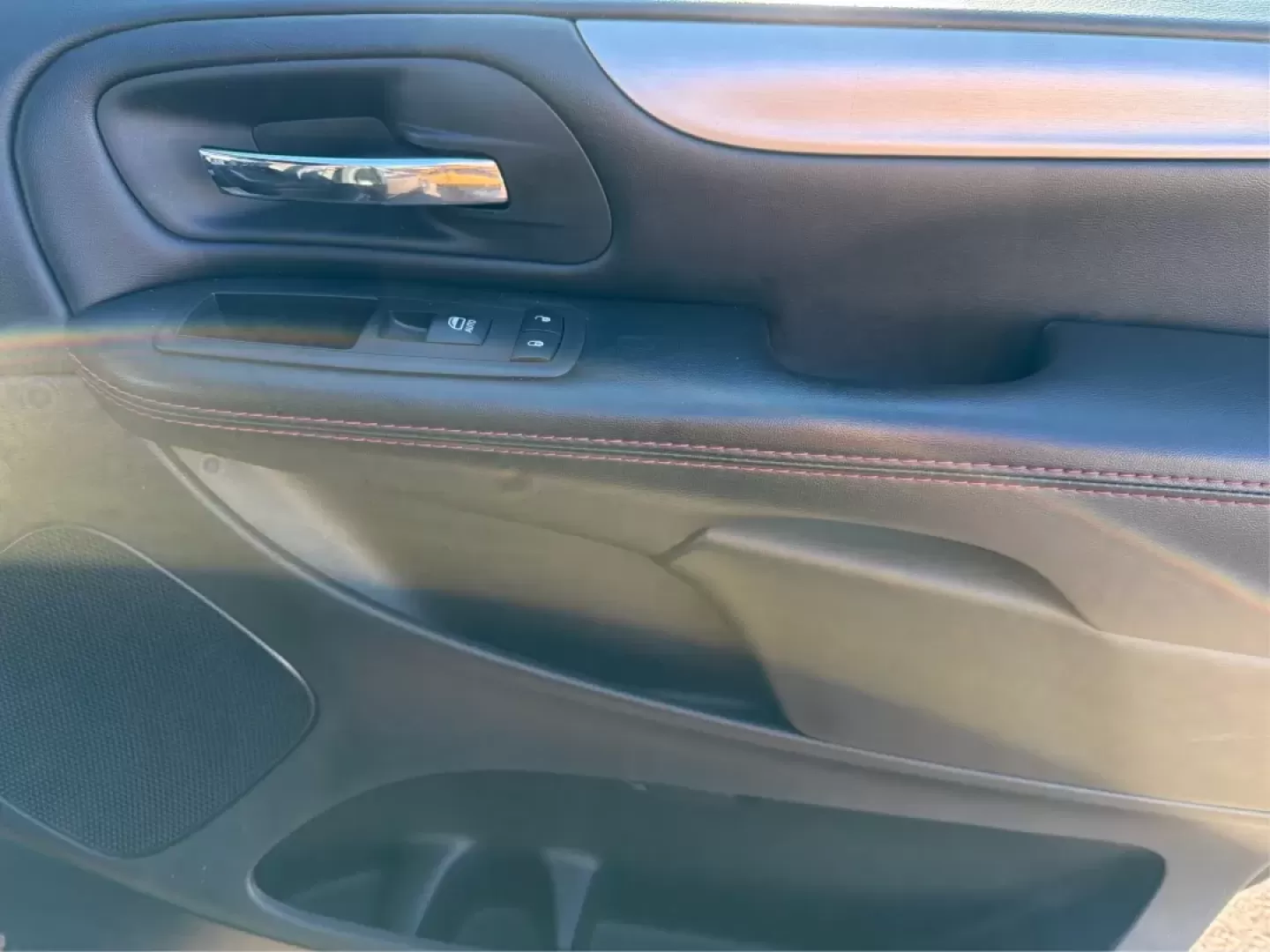 2019 Dodge Grand Caravan GT (2C4RDGEG3KR) with an Pentastar 3.6L V-6 DOHC engine, located at 1099 N County Rd 25A , Troy, OH, 45373, (937) 908-9800, 40.057079, -84.212883 - Step into the world of family adventures and daily commutes with the 2019 Dodge Grand Caravan GT, now available at Advantage Car and Credit - Piqua in Piqua, OH. Whether you're shuttling the kids to soccer practice or planning a weekend getaway, this versatile passenger van is designed to meet all y - Photo#20